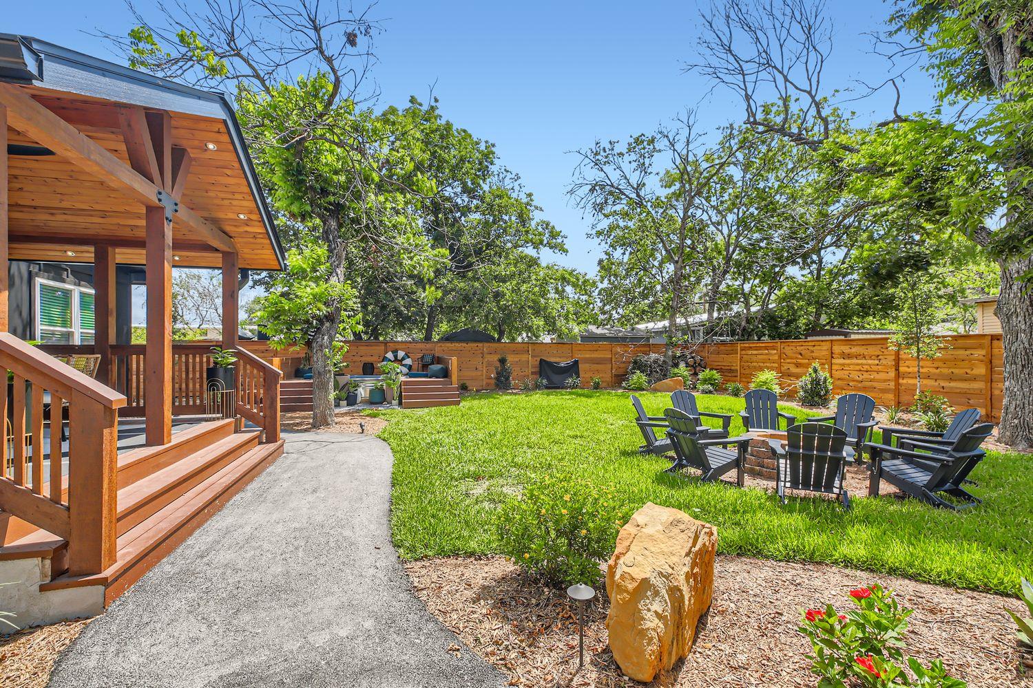 852 Houston Ave — photo 4