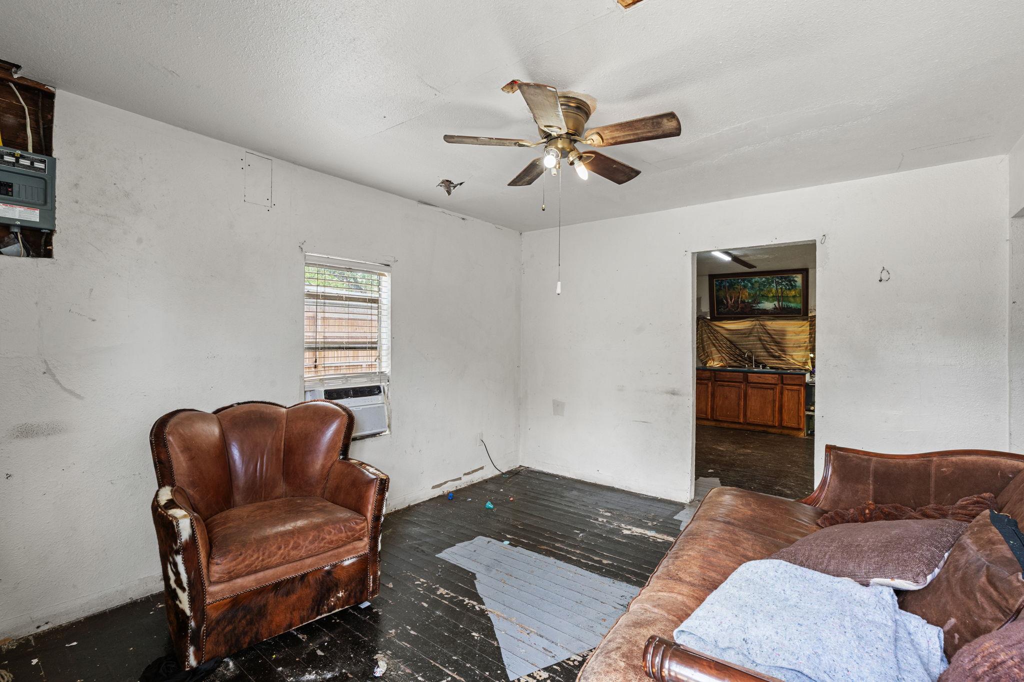 1130 Gravel ST — photo 4