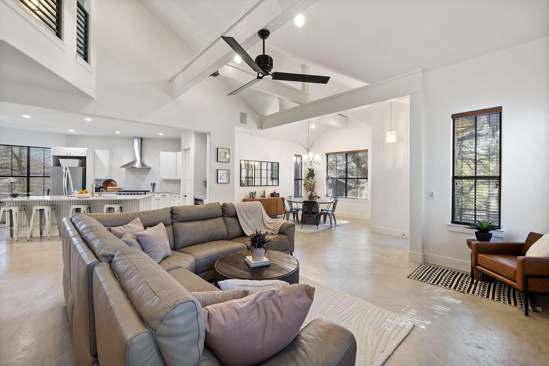 1018 Harwood PL — photo 3