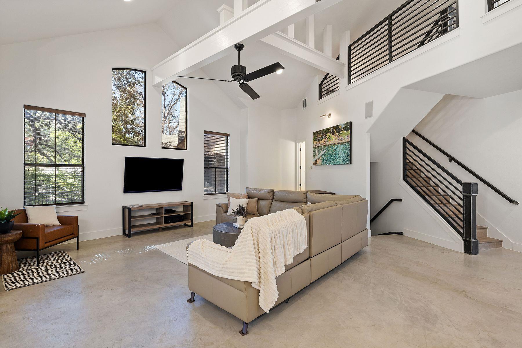 1018 Harwood PL — photo 4