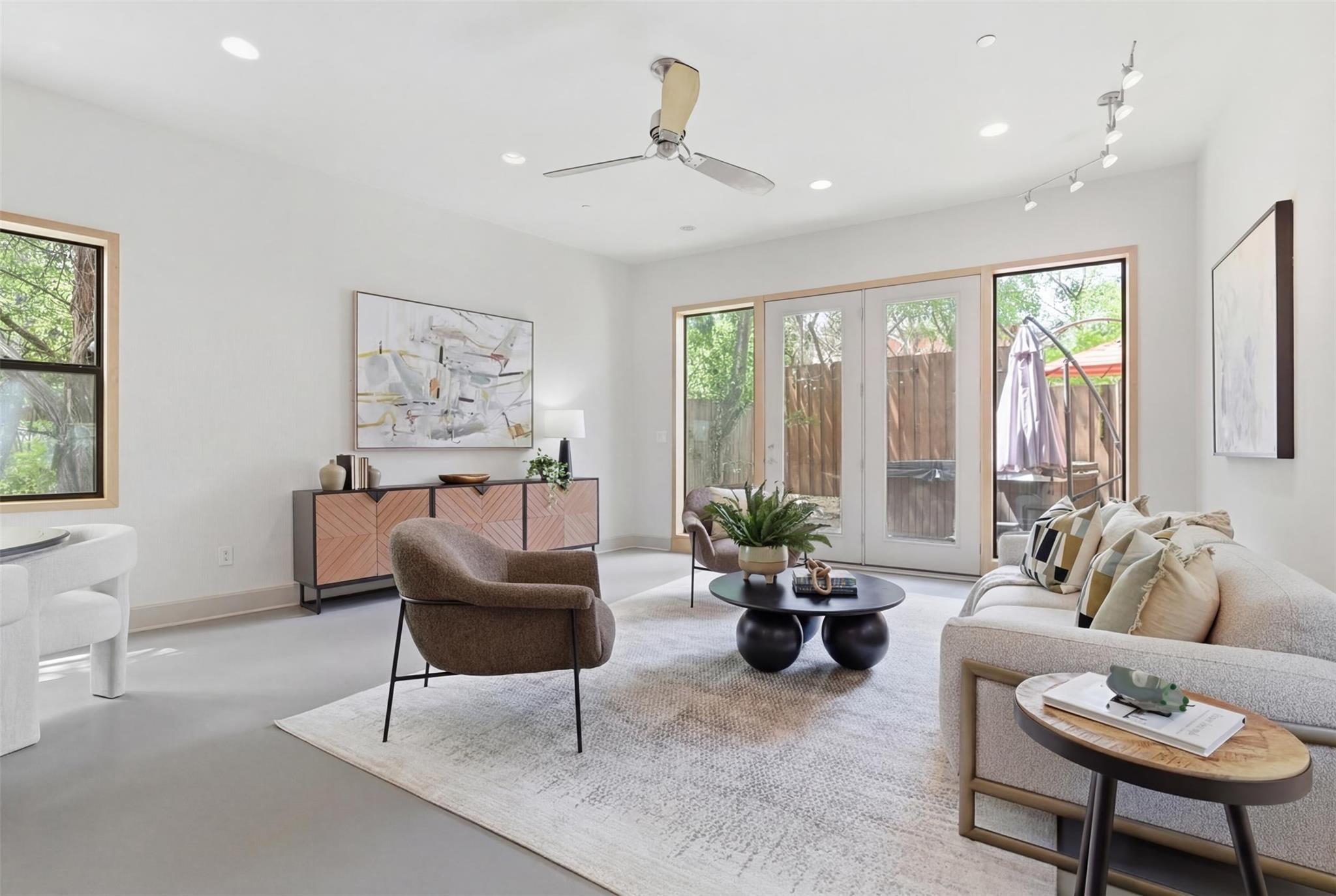 2608 Del Curto RD #3 — photo 5