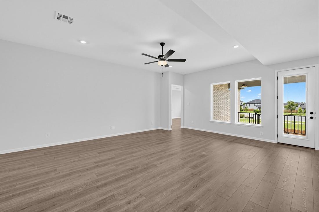 121 Amber Oak LN — photo 3