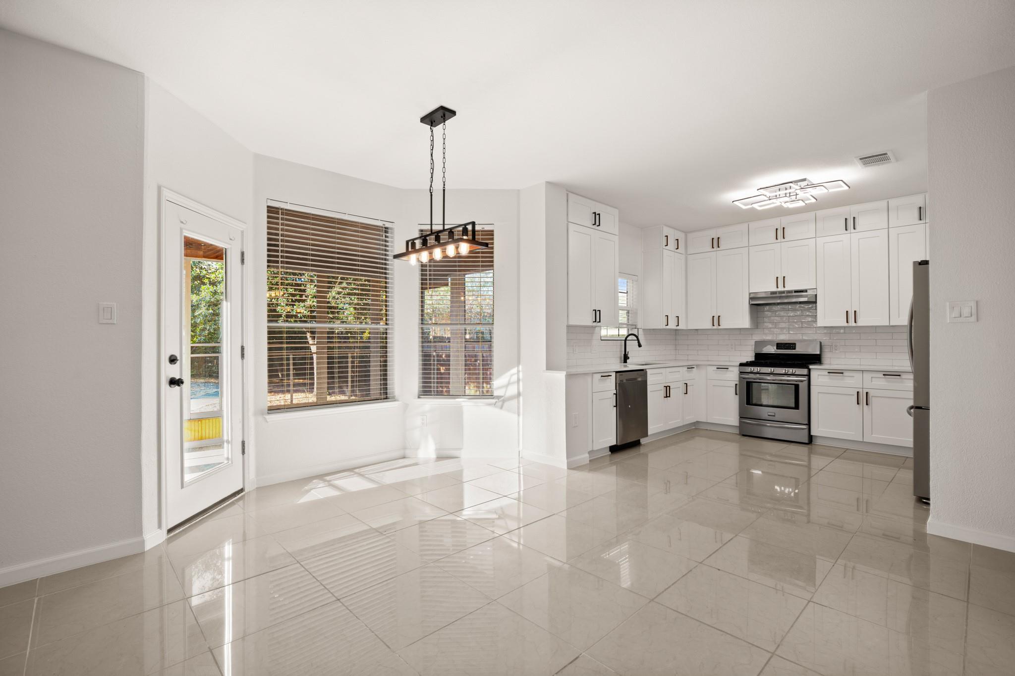 2011 Monica LN — photo 4
