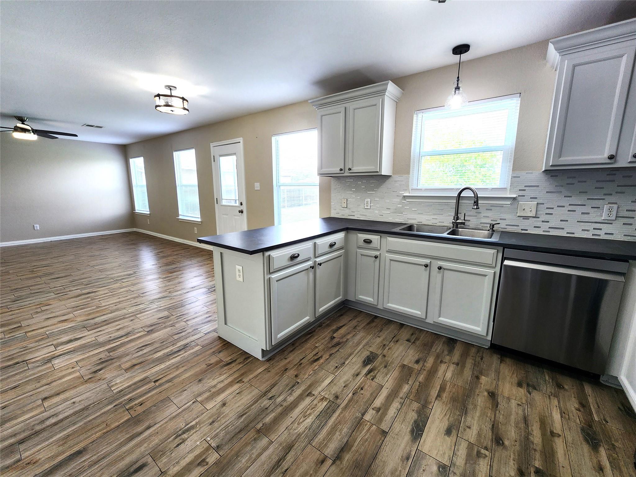 933 Meadow Ridge LOOP — photo 4
