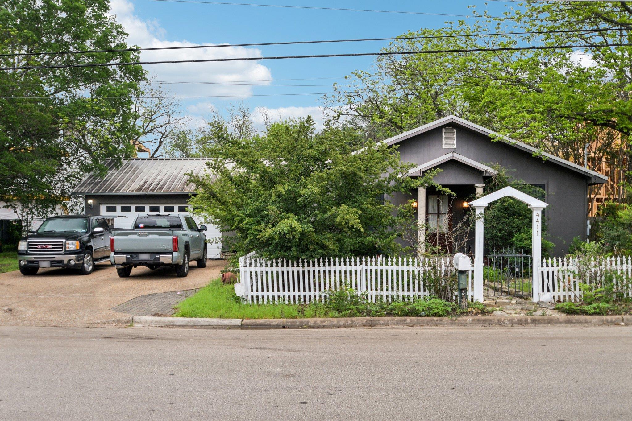 4411 Banister LN — photo 4