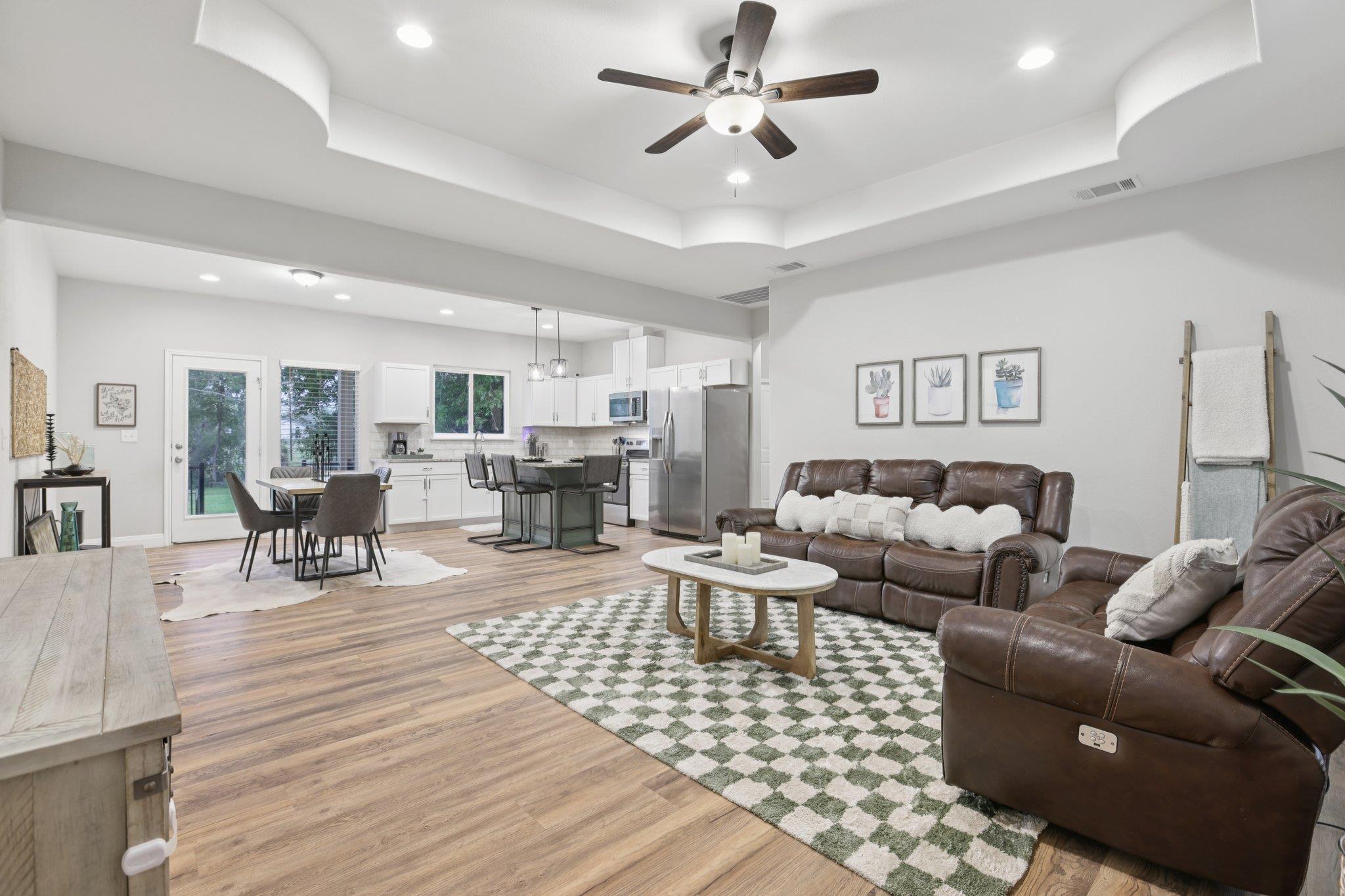 112 Twin Lakes LN — photo 3
