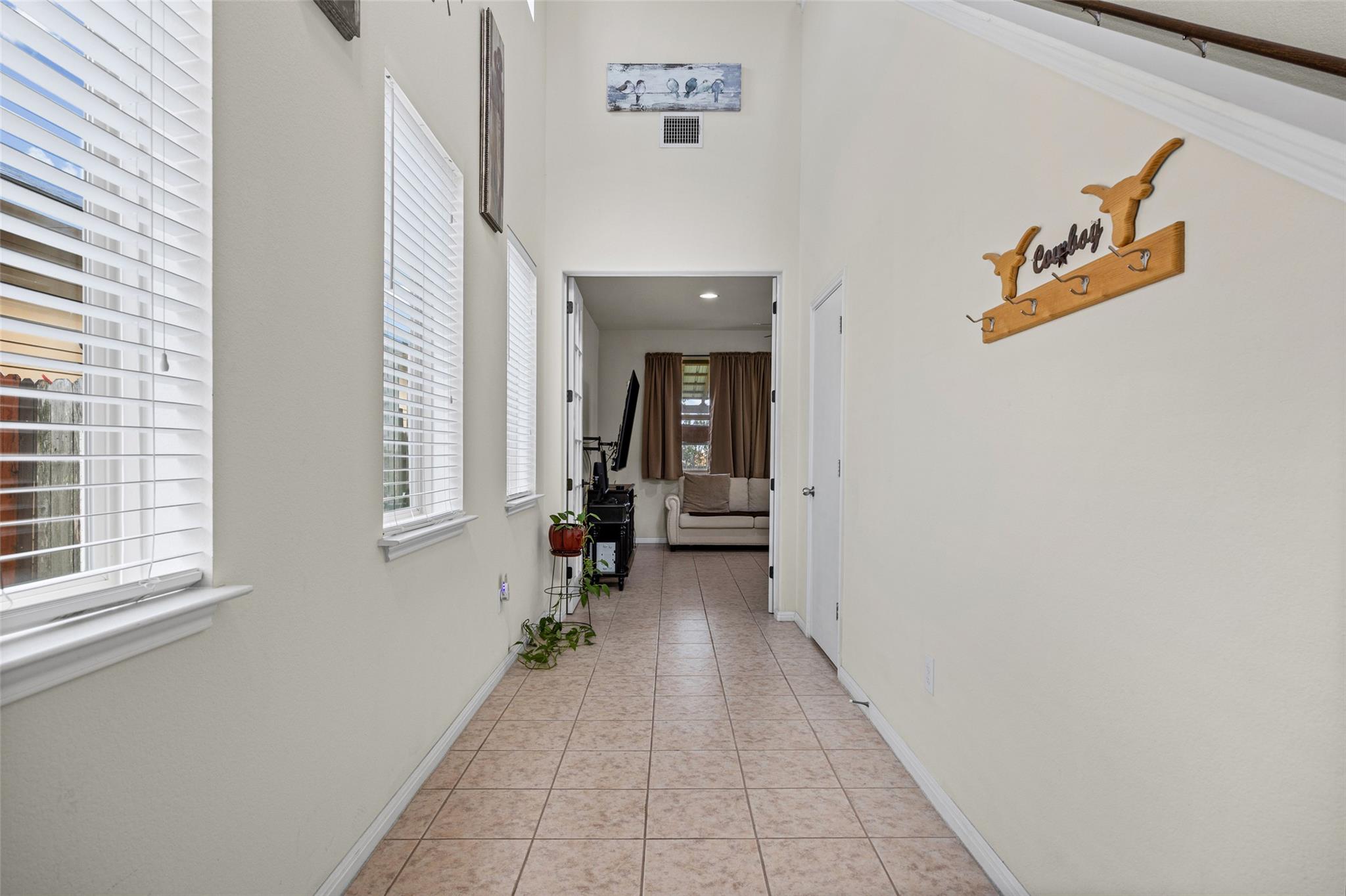250 Twisted Oaks LN — photo 3