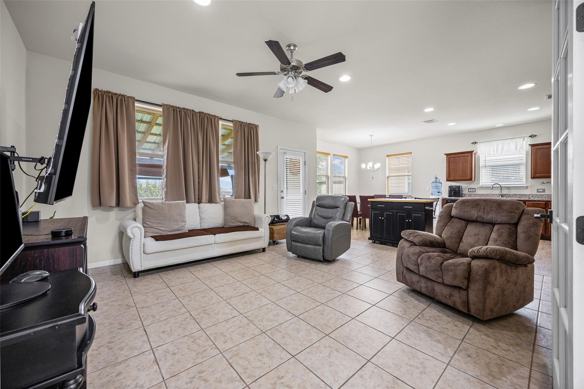250 Twisted Oaks LN — photo 5