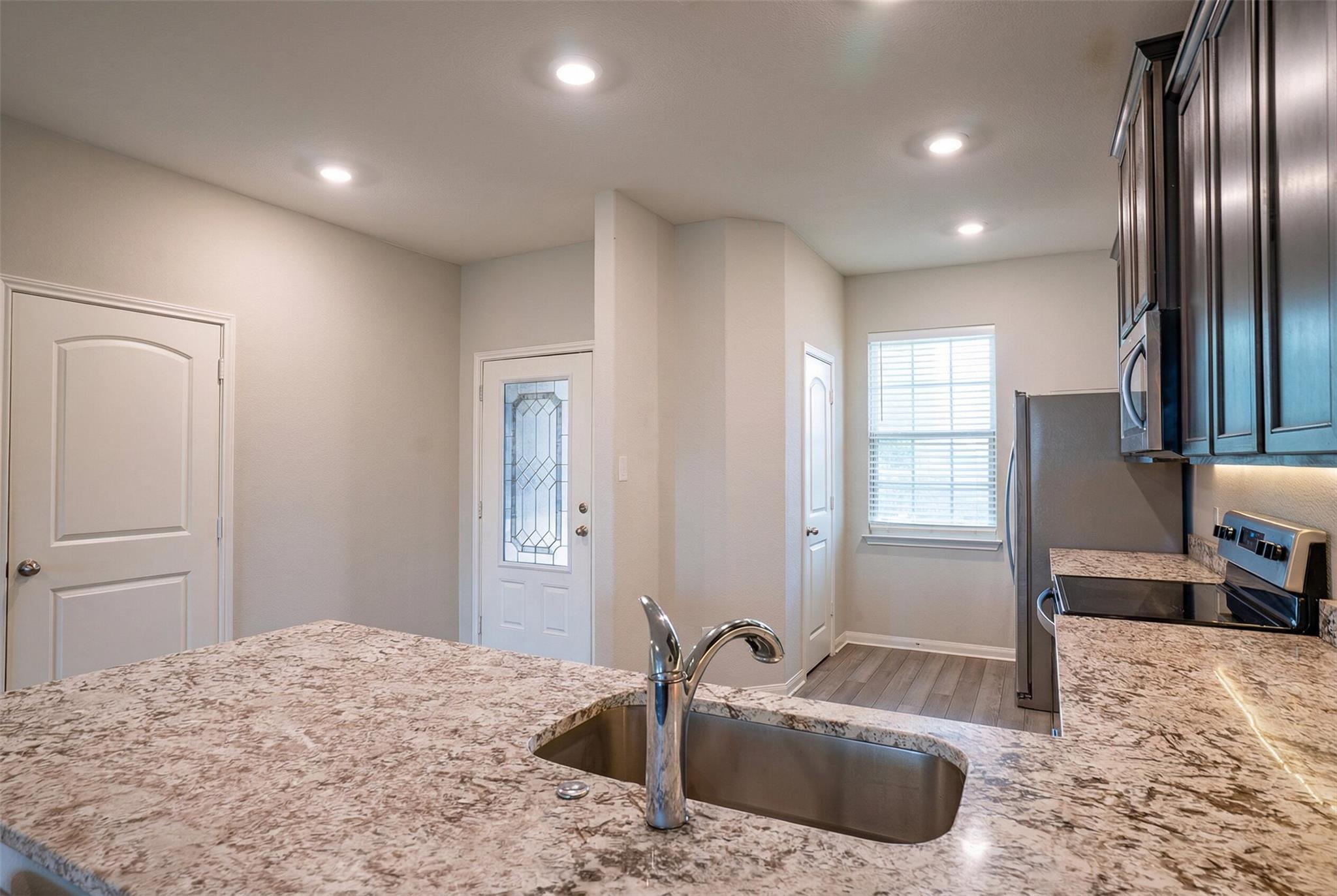 212 Star Spangled DR — photo 4