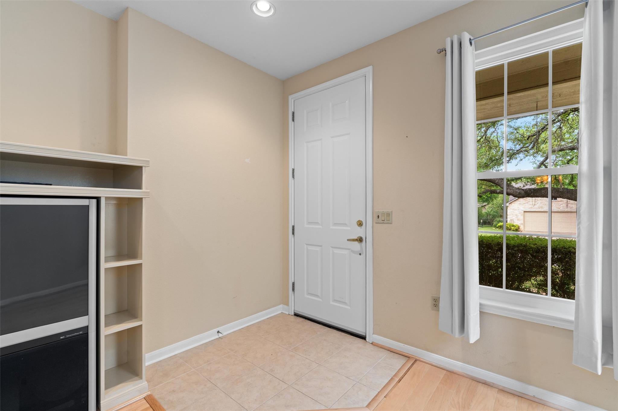 214 Whispering Wind DR — photo 3