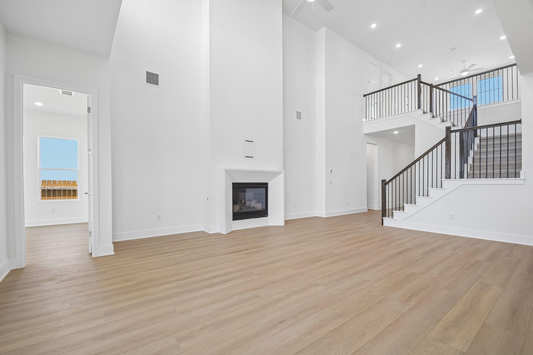 121 Christian Springs DR — photo 3