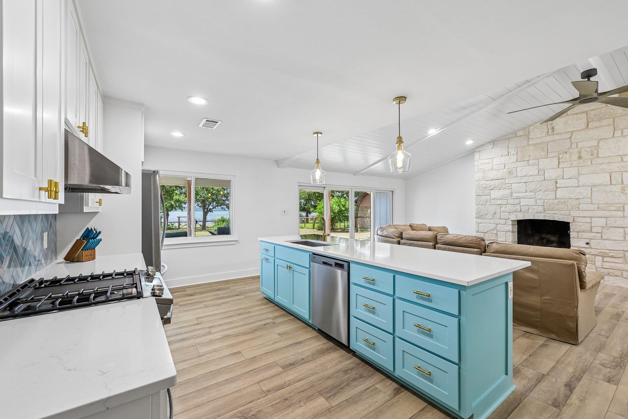 114 Agarita DR — photo 3