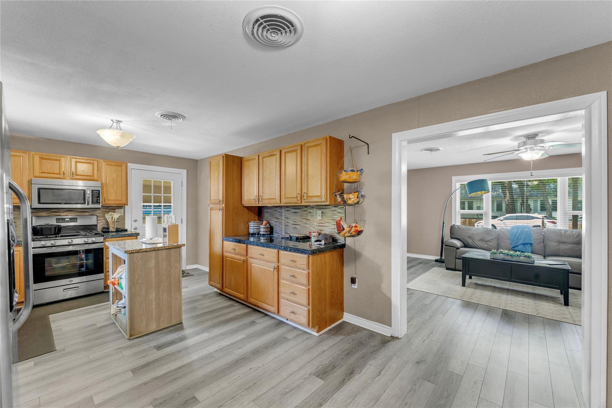 209 Live Oak ST — photo 5