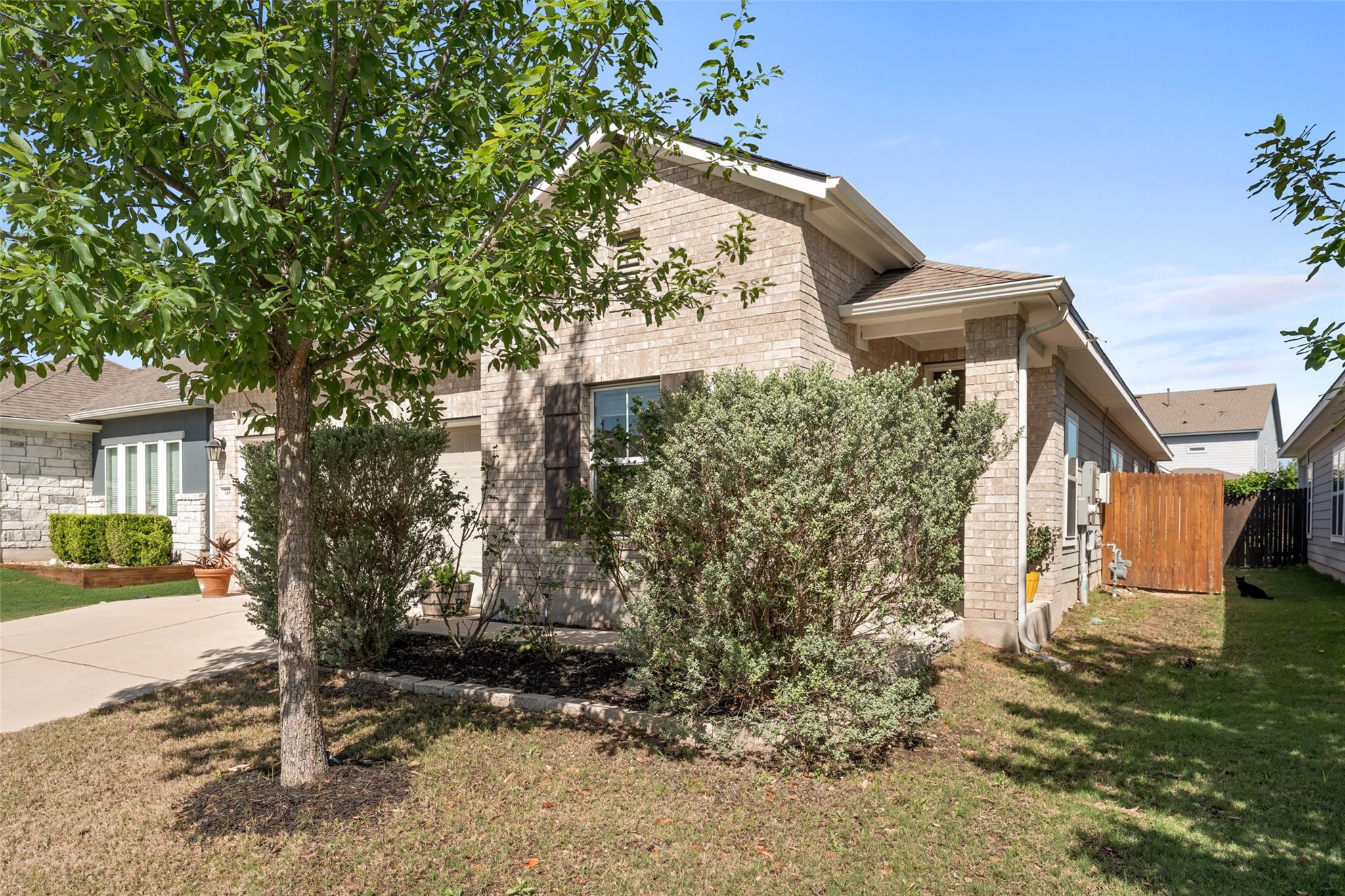 348 Lacey Oak LOOP — photo 3