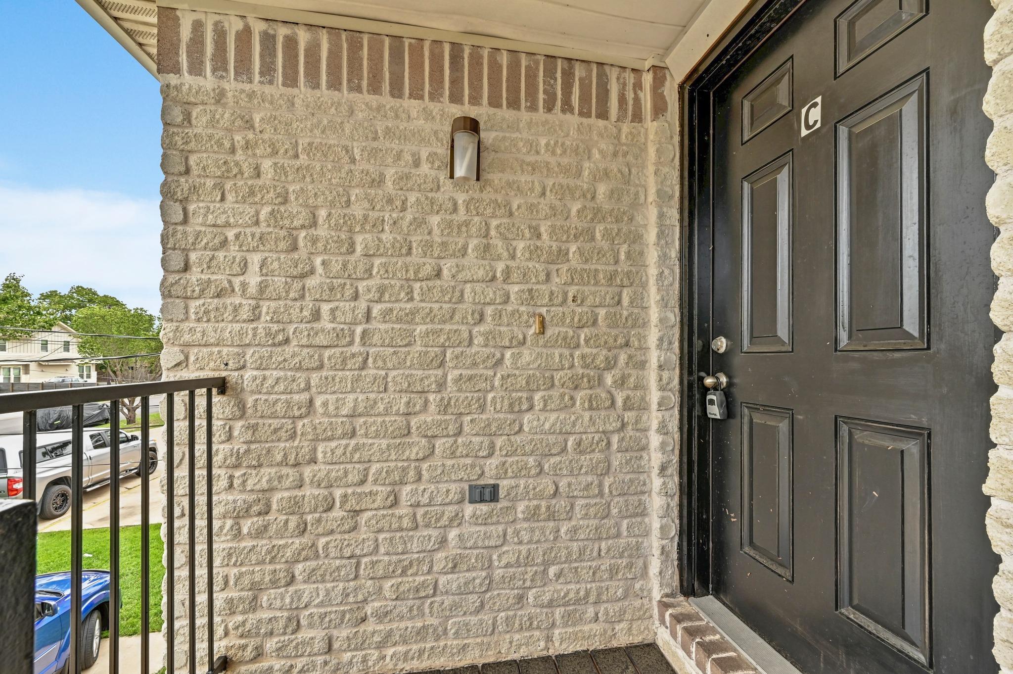 2212 Katy LN — photo 4