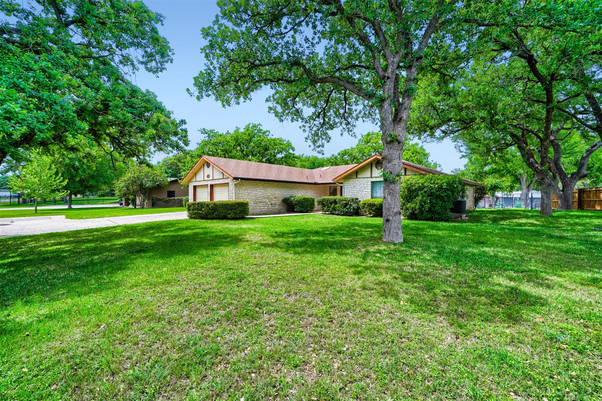 1406 Highland DR — photo 3