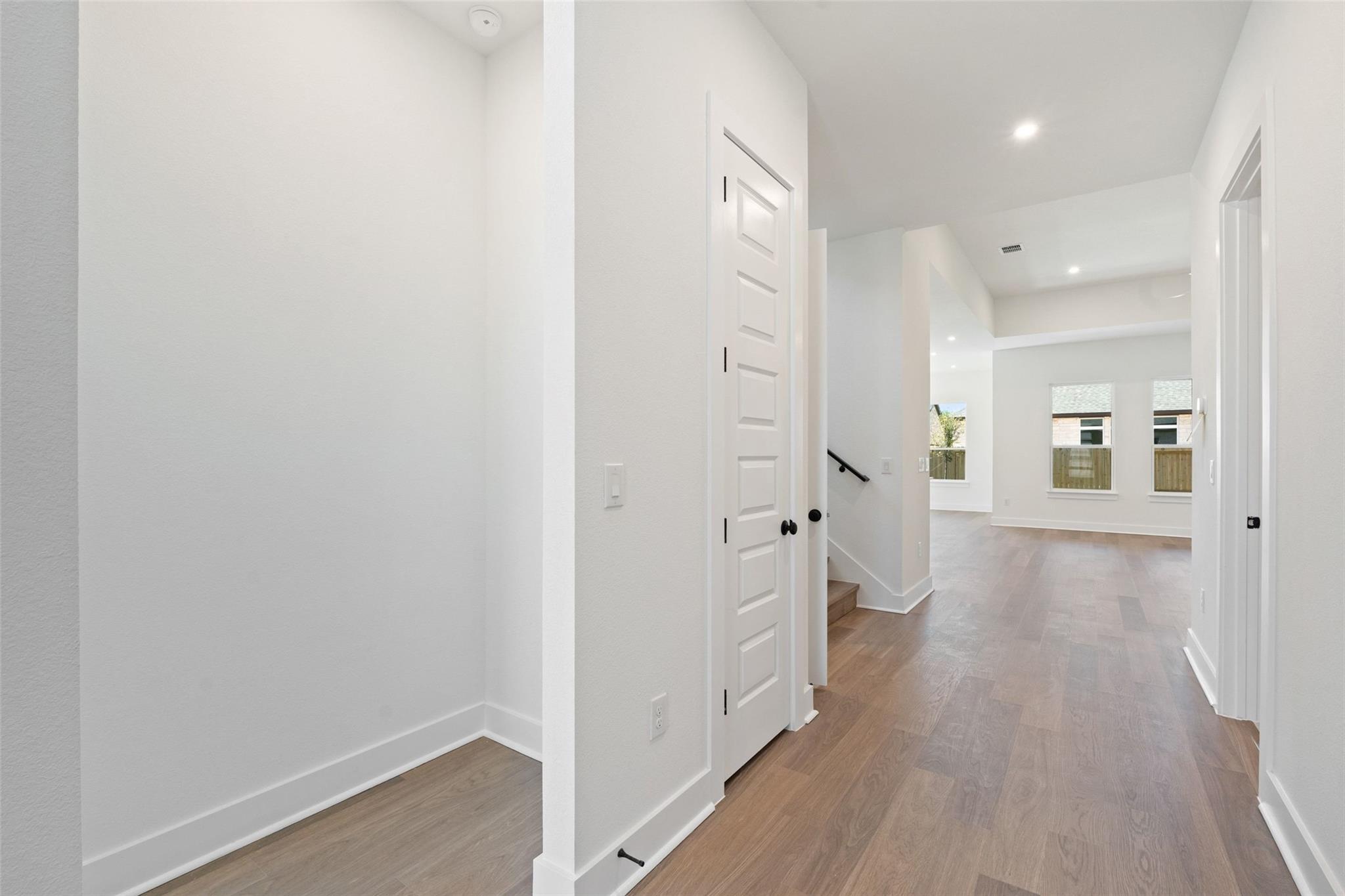 325 San Saba DR — photo 3