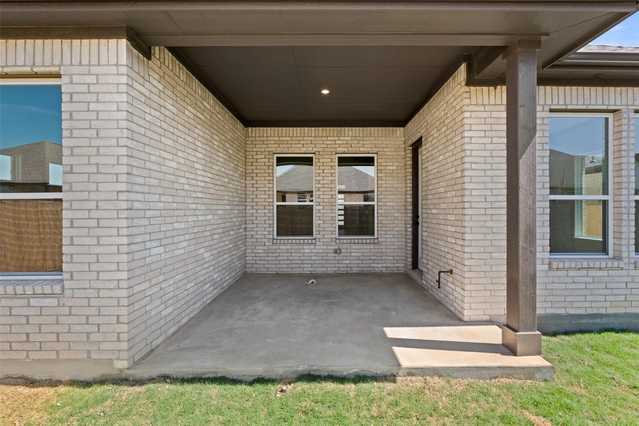 325 San Saba DR — photo 4