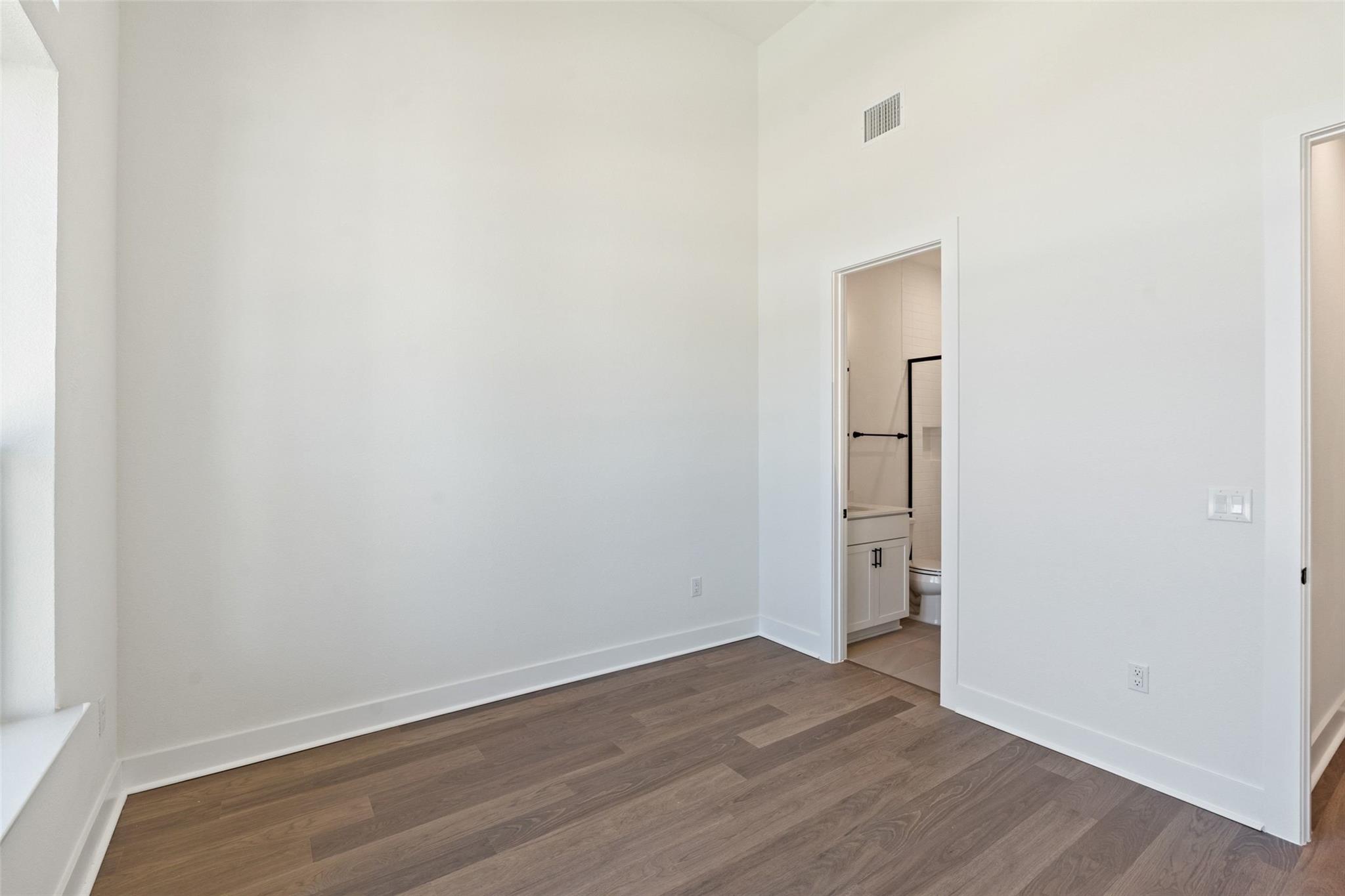 325 San Saba DR — photo 5