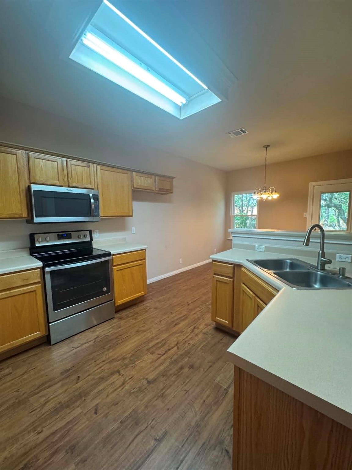 2037 Northview DR — photo 4