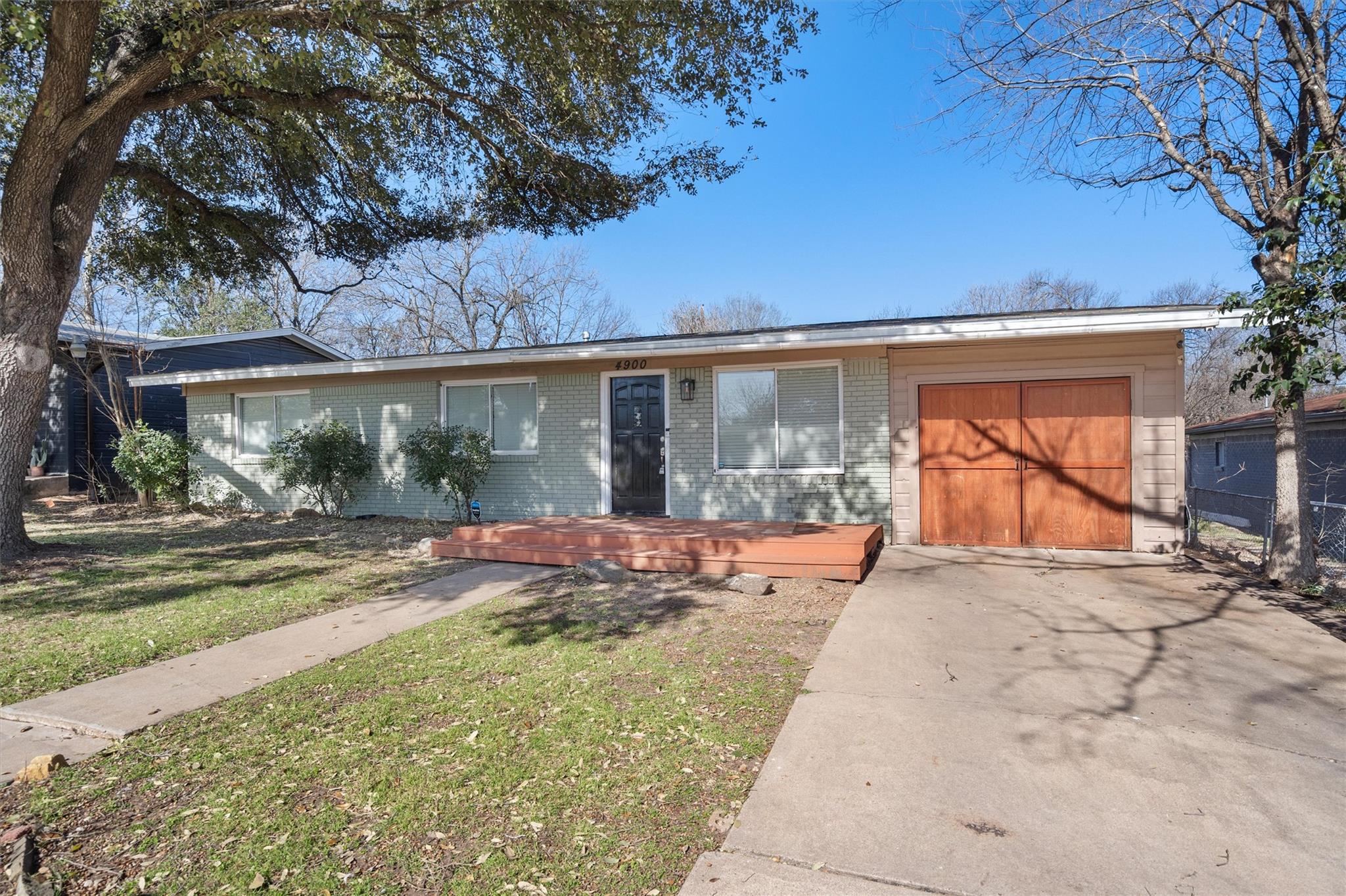 4900 Eastdale DR — photo 3