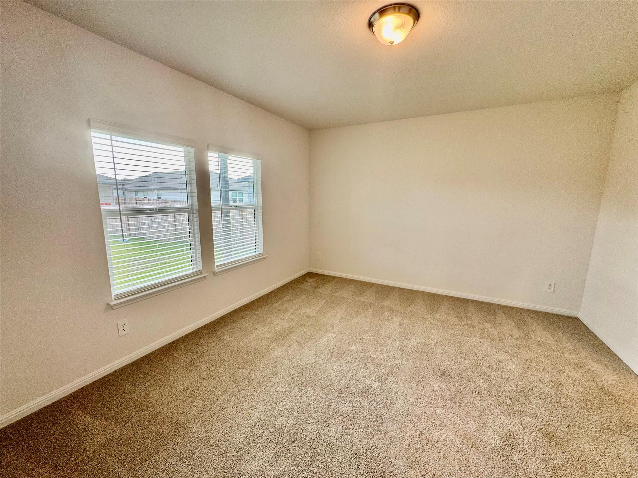 135 Fossil DR — photo 3