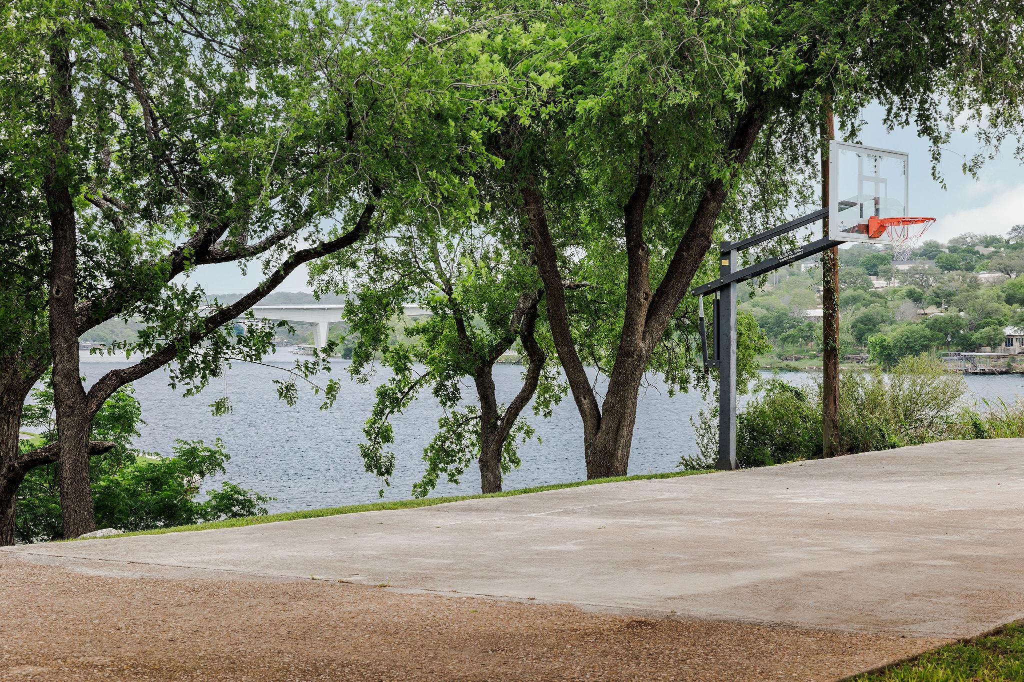 500 Lakeshore DR — photo 5