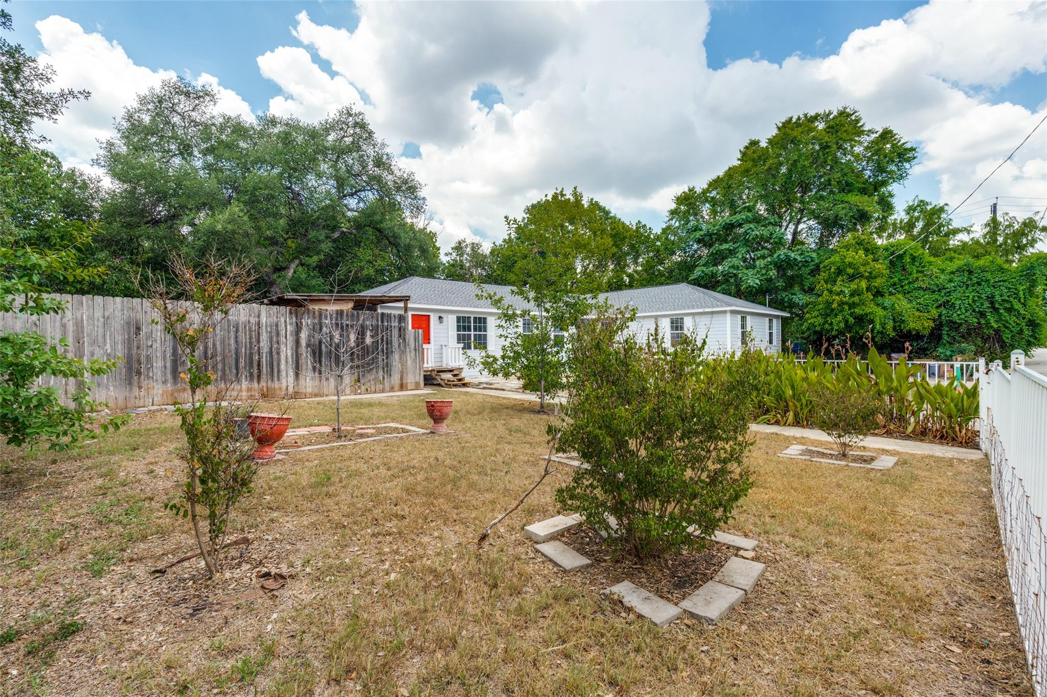 417 Blanco ST — photo 3