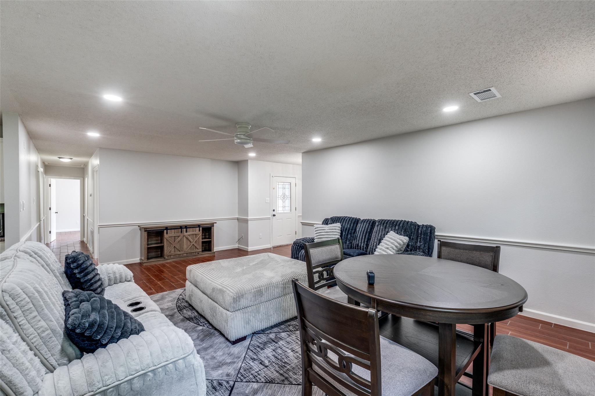 417 Blanco ST — photo 4