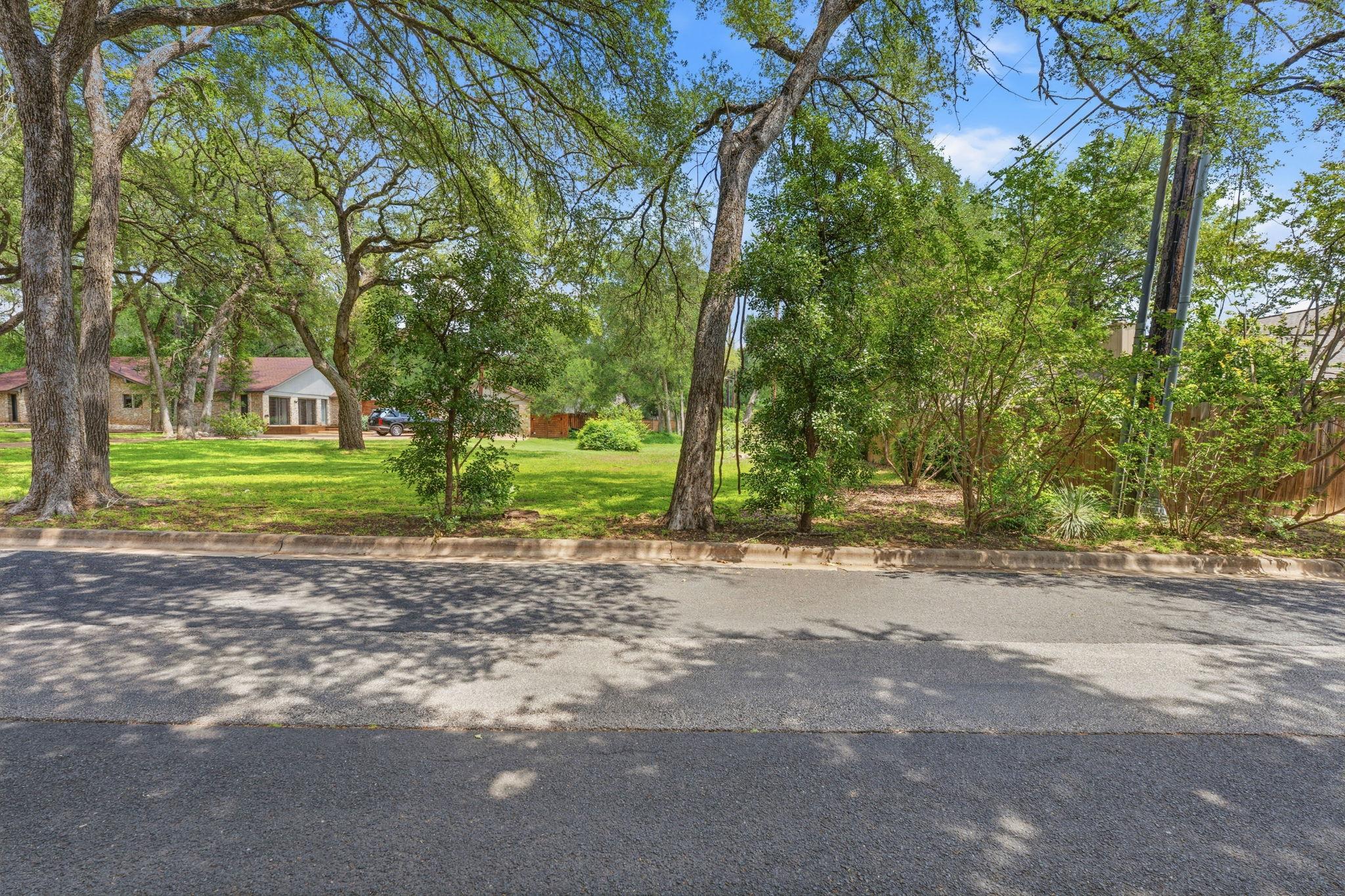 9505 Woodshire DR — photo 4