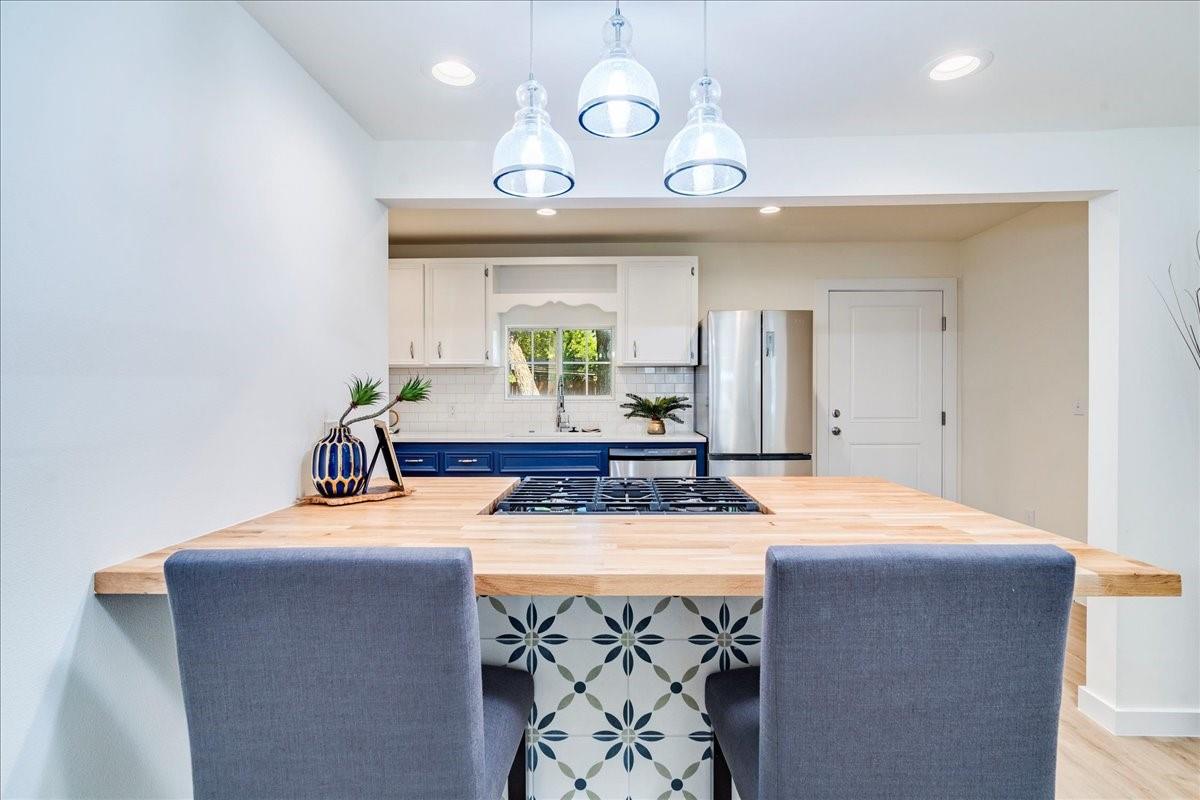 1120 Spur ST — photo 3