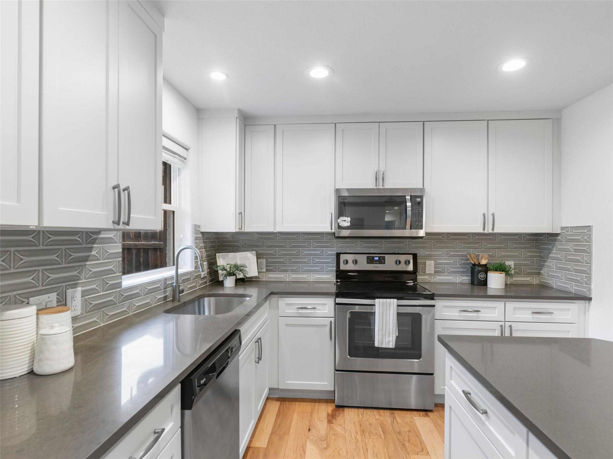 1003 Porpoise ST — photo 4