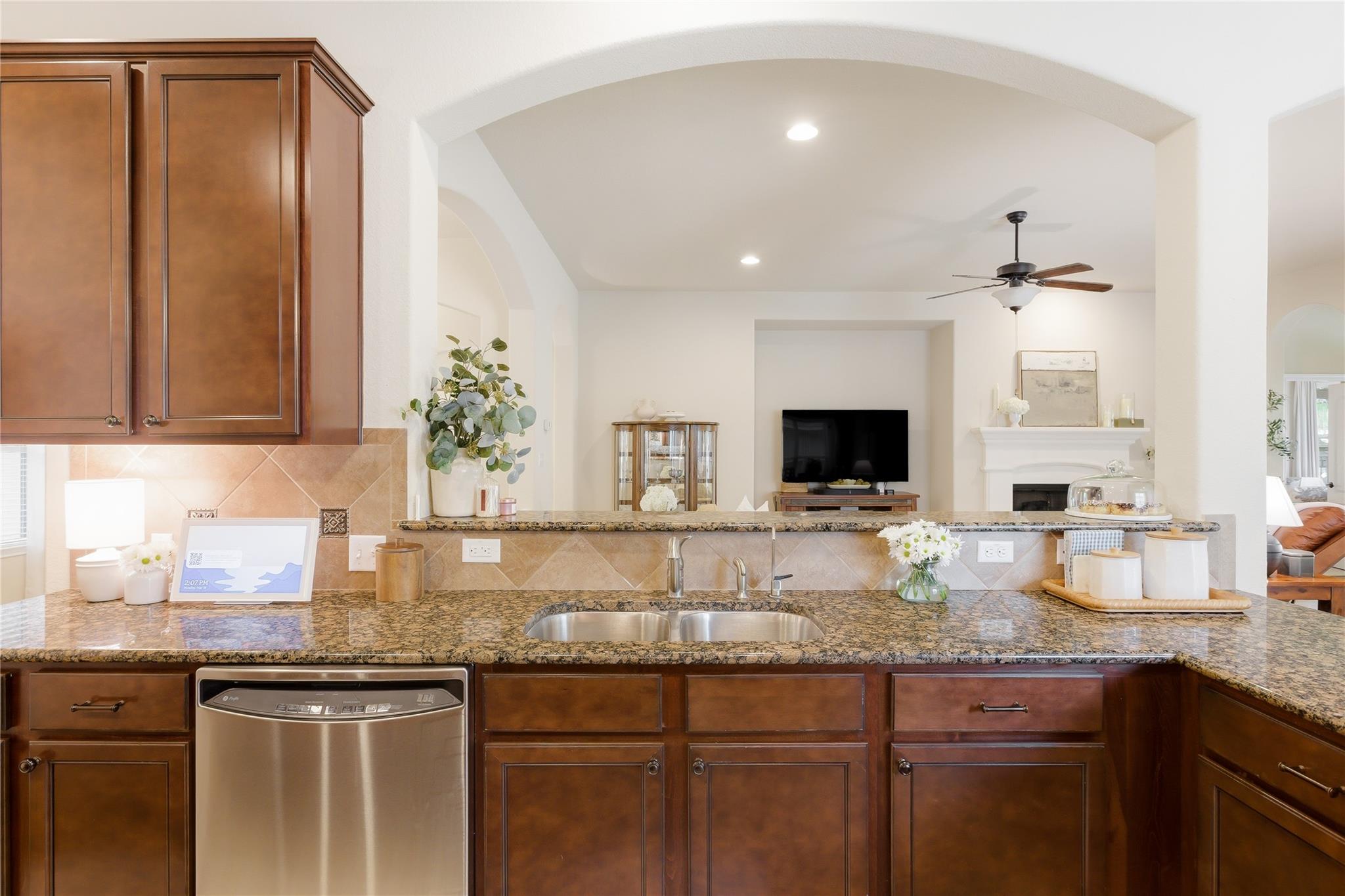 214 Bellagio DR — photo 4