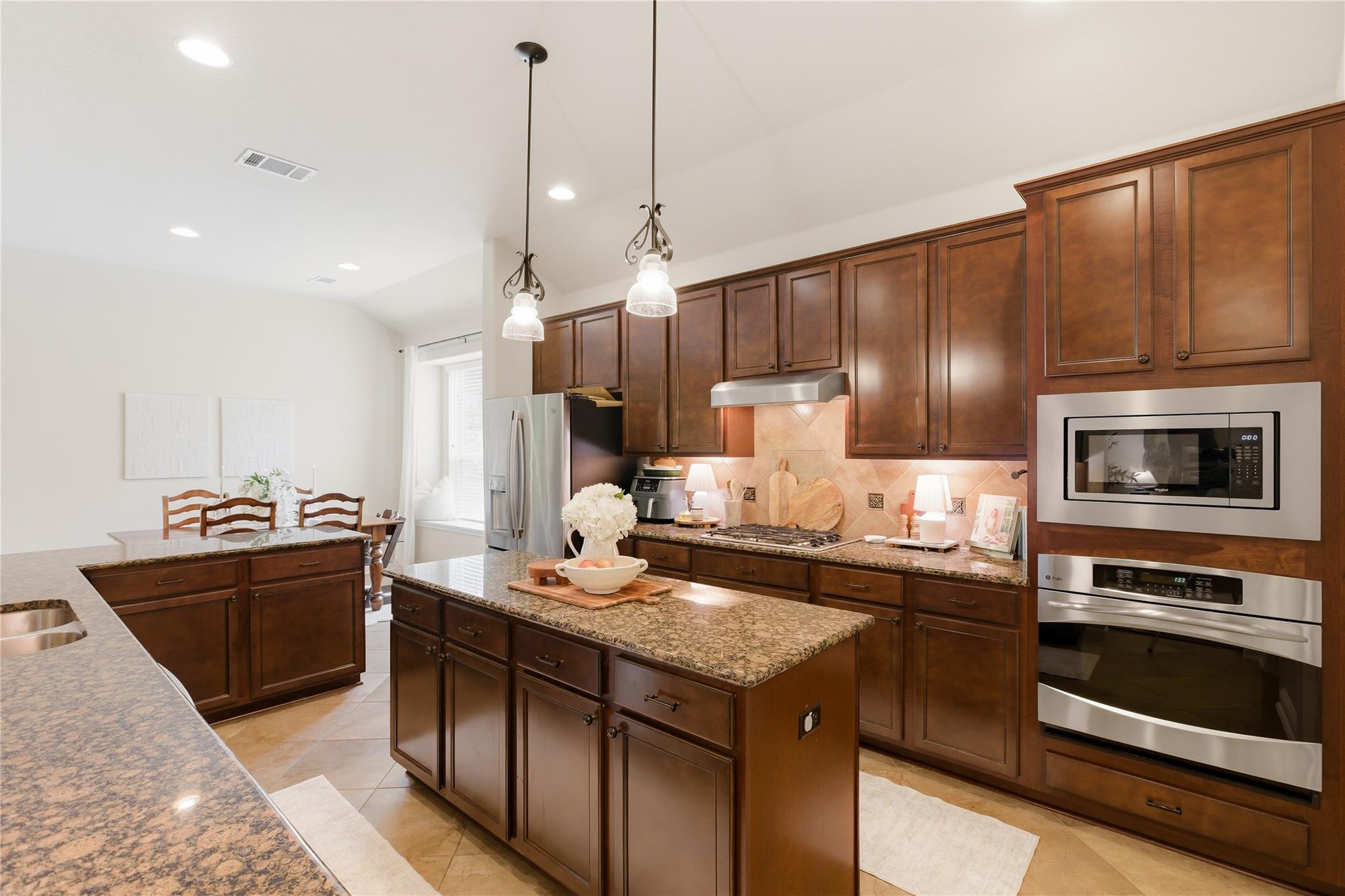 214 Bellagio DR — photo 3
