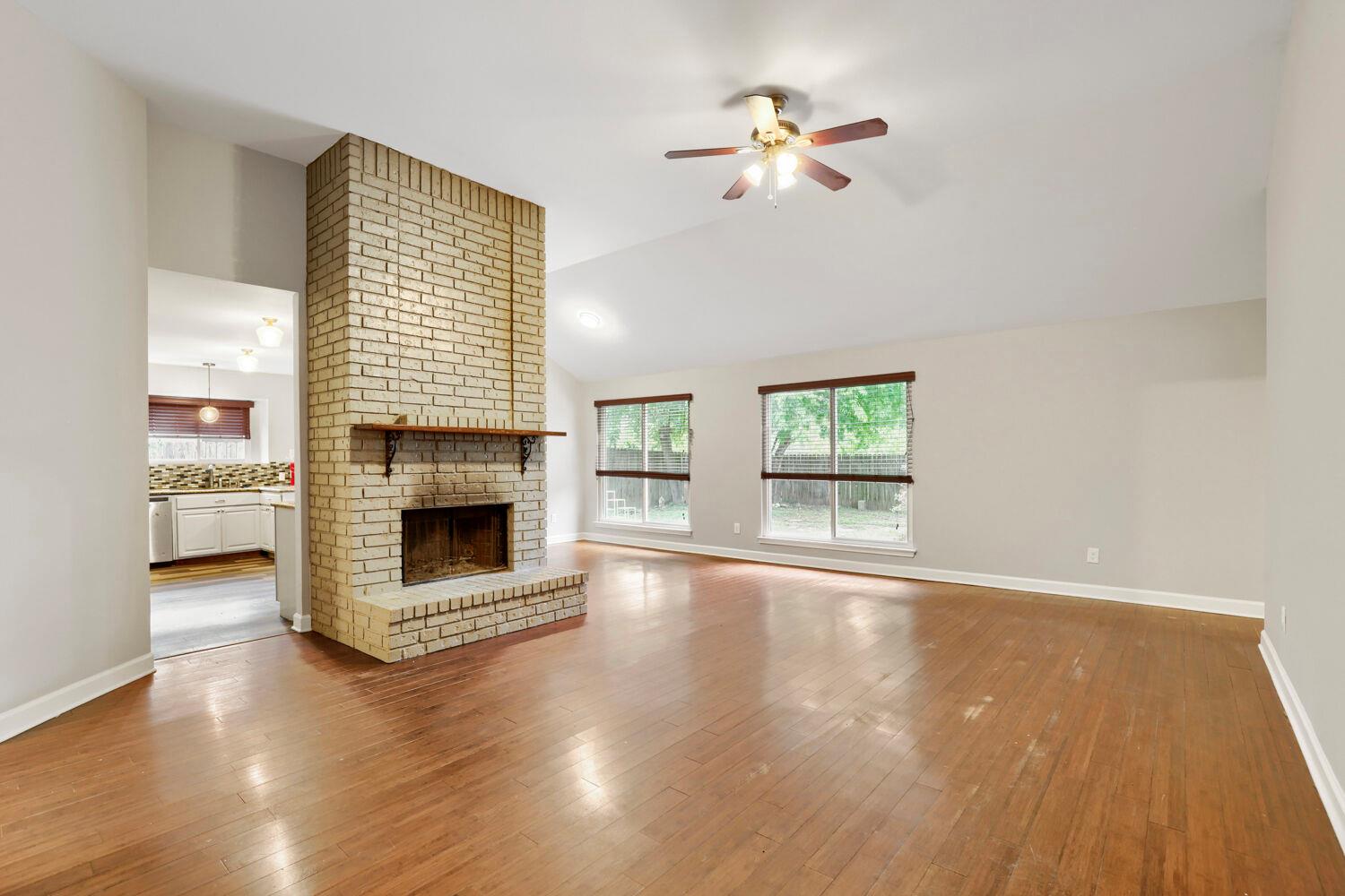 409 Kathleen LN — photo 4