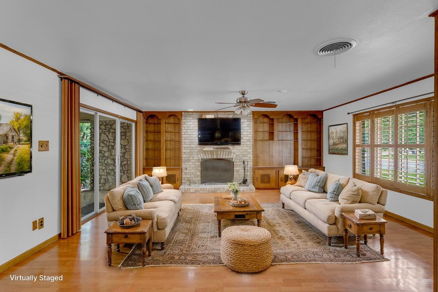 1011 Vanderveer ST — photo 3
