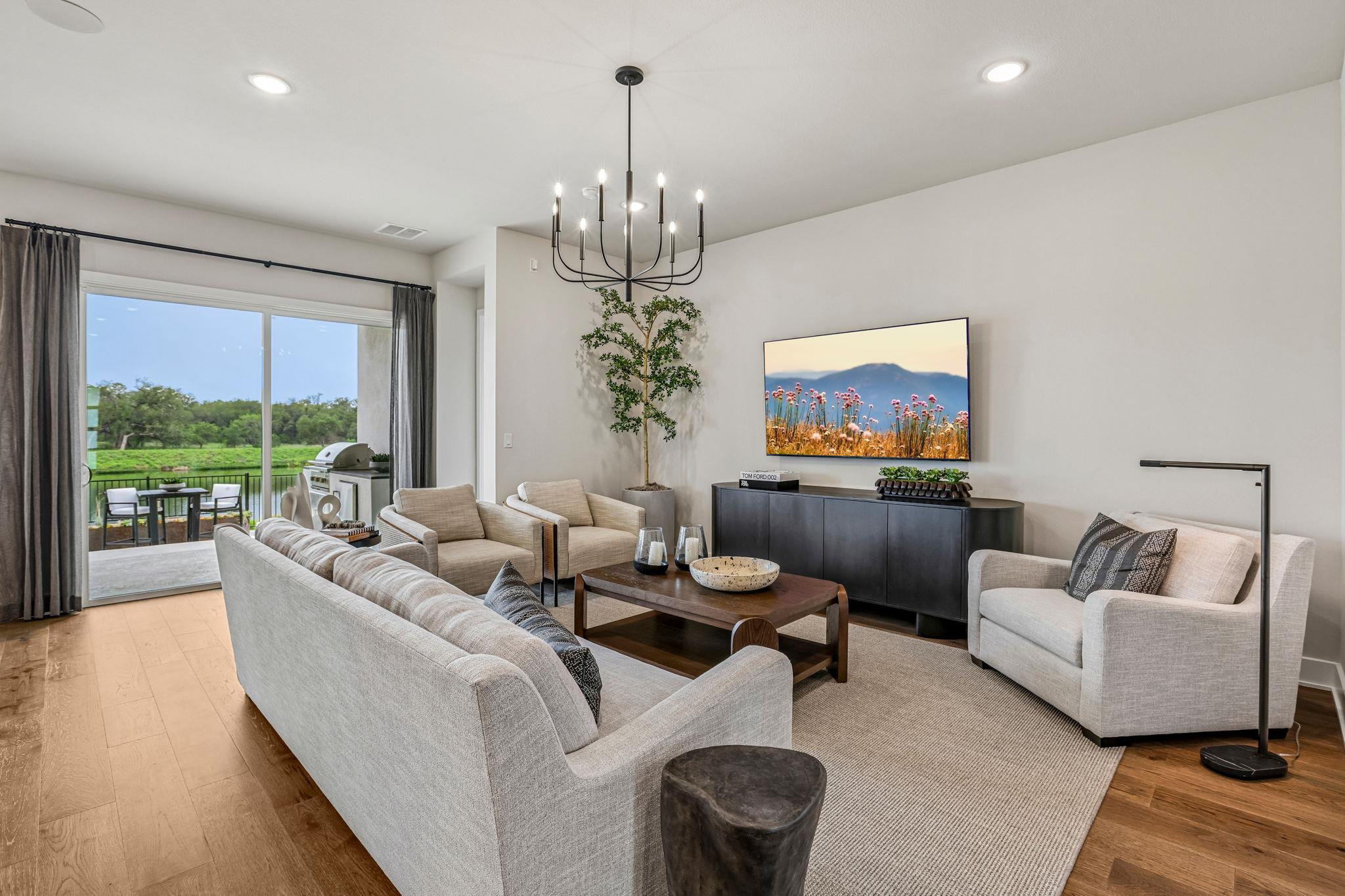 325 Ridgeway LN — photo 3