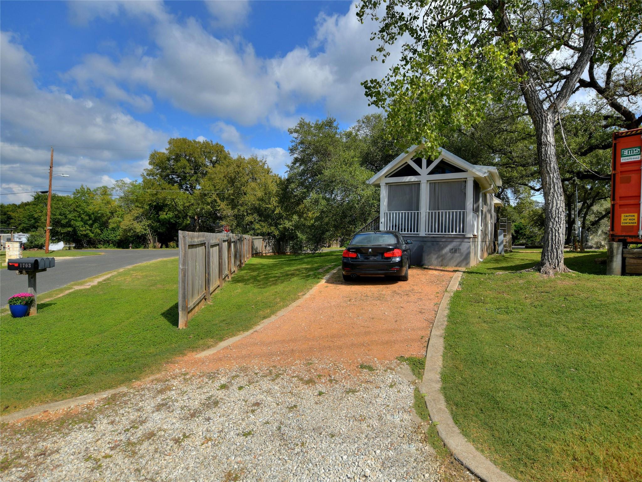 1702 Saracen RD — photo 3