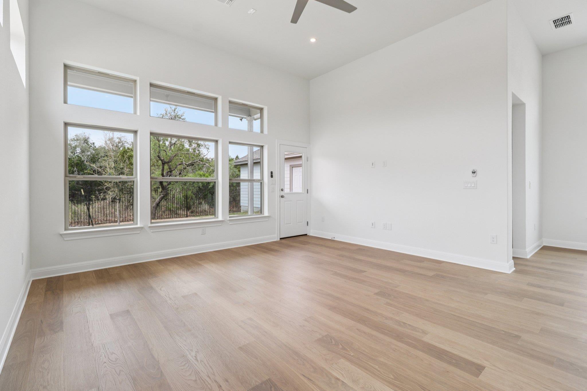 628 Treadwell LN — photo 5
