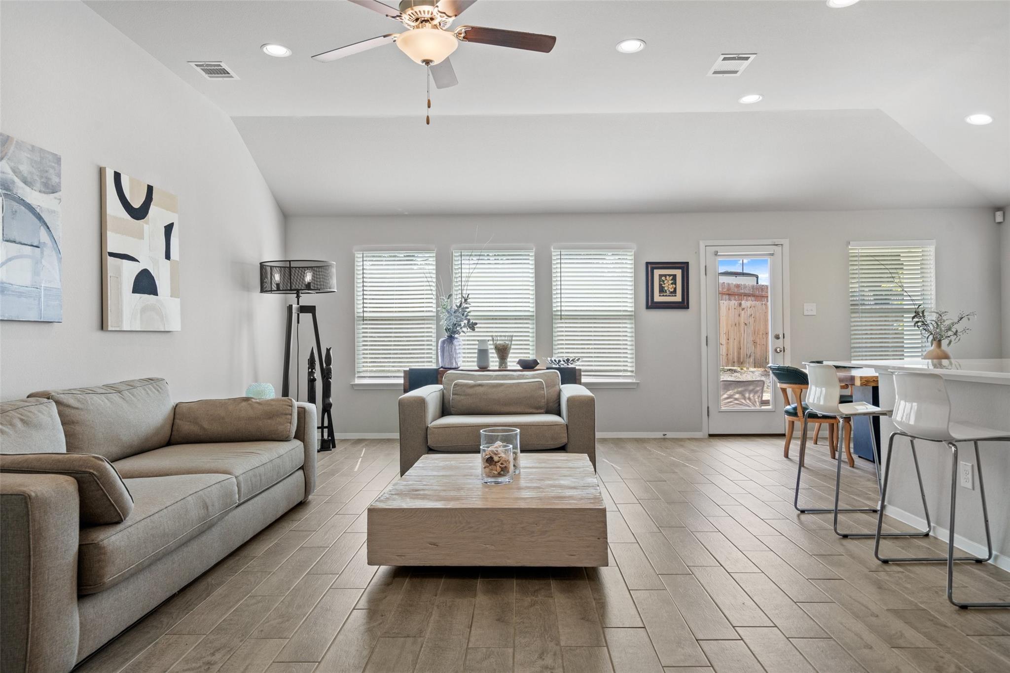 4302 Liberty LN — photo 3
