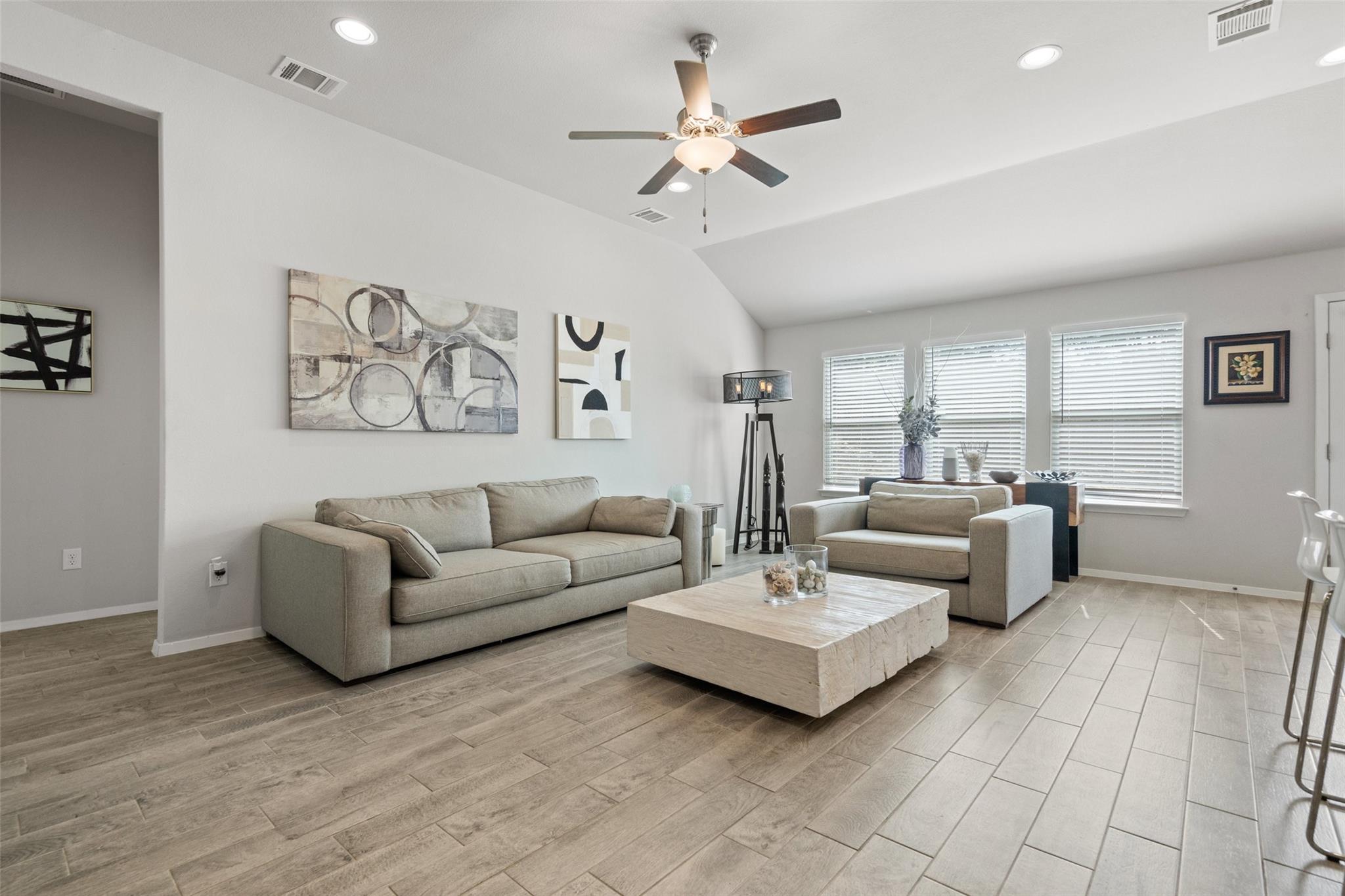 4302 Liberty LN — photo 4