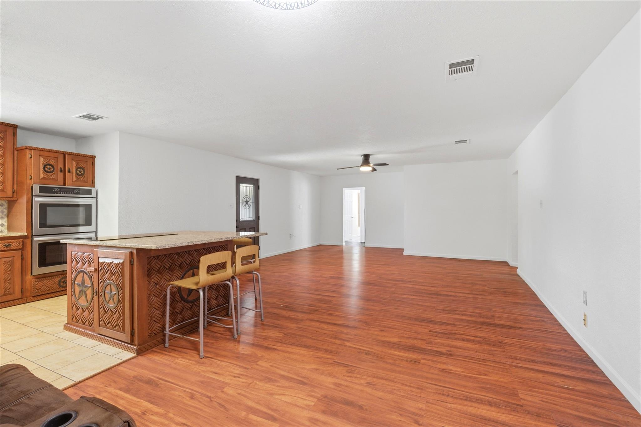 206 Oscar ST — photo 4