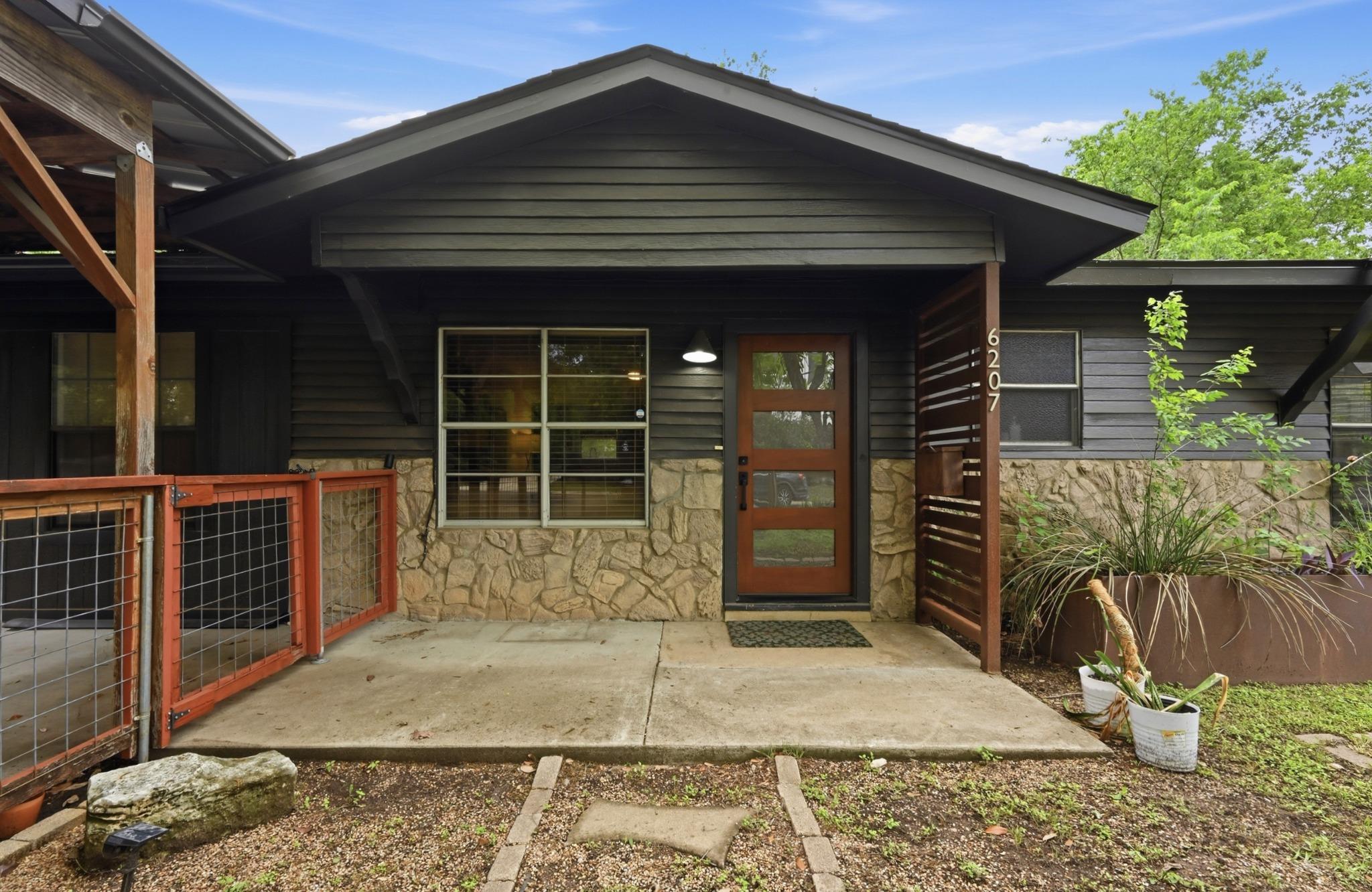 6207 Hickman Ave — photo 3