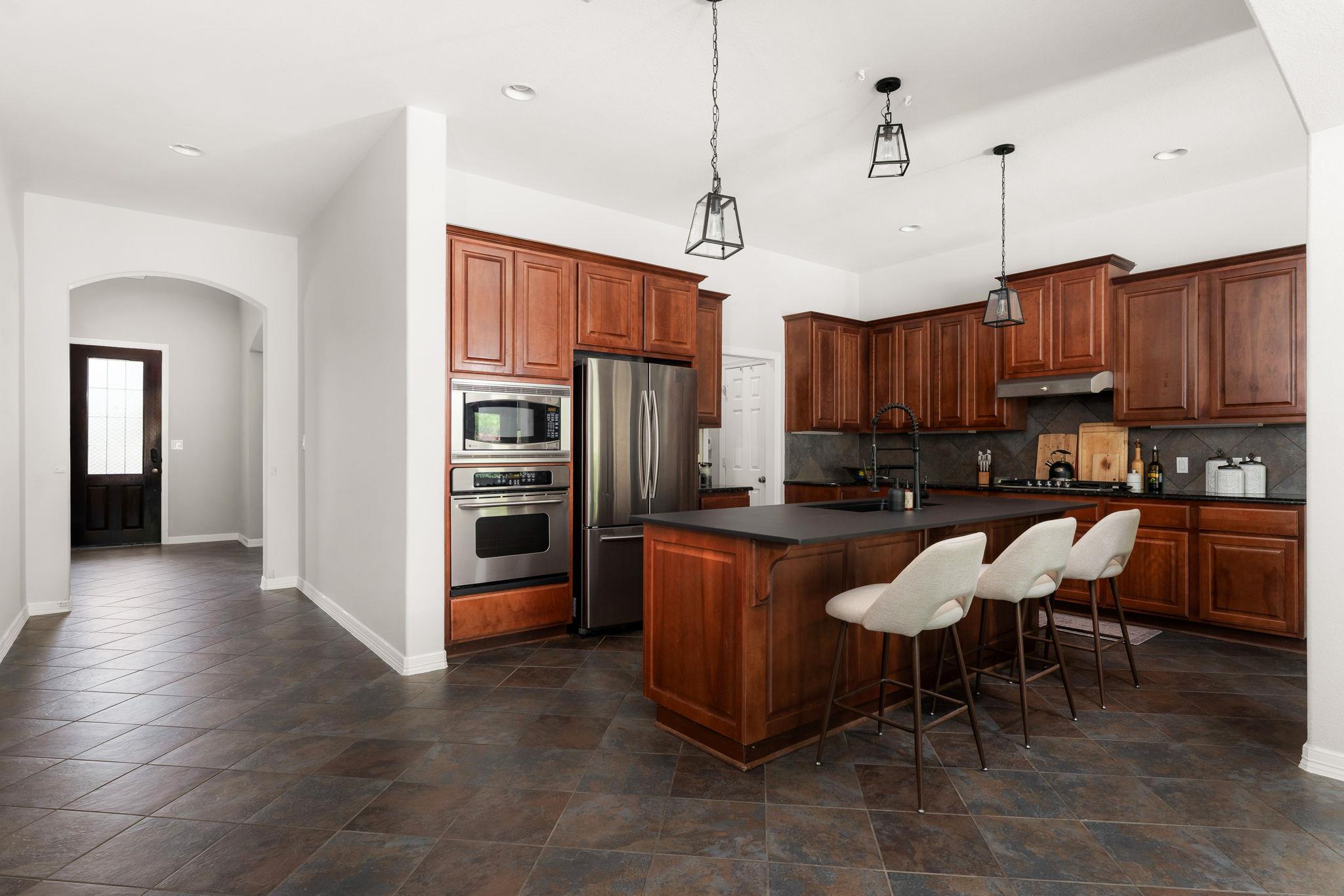 4201 Greatview DR — photo 4