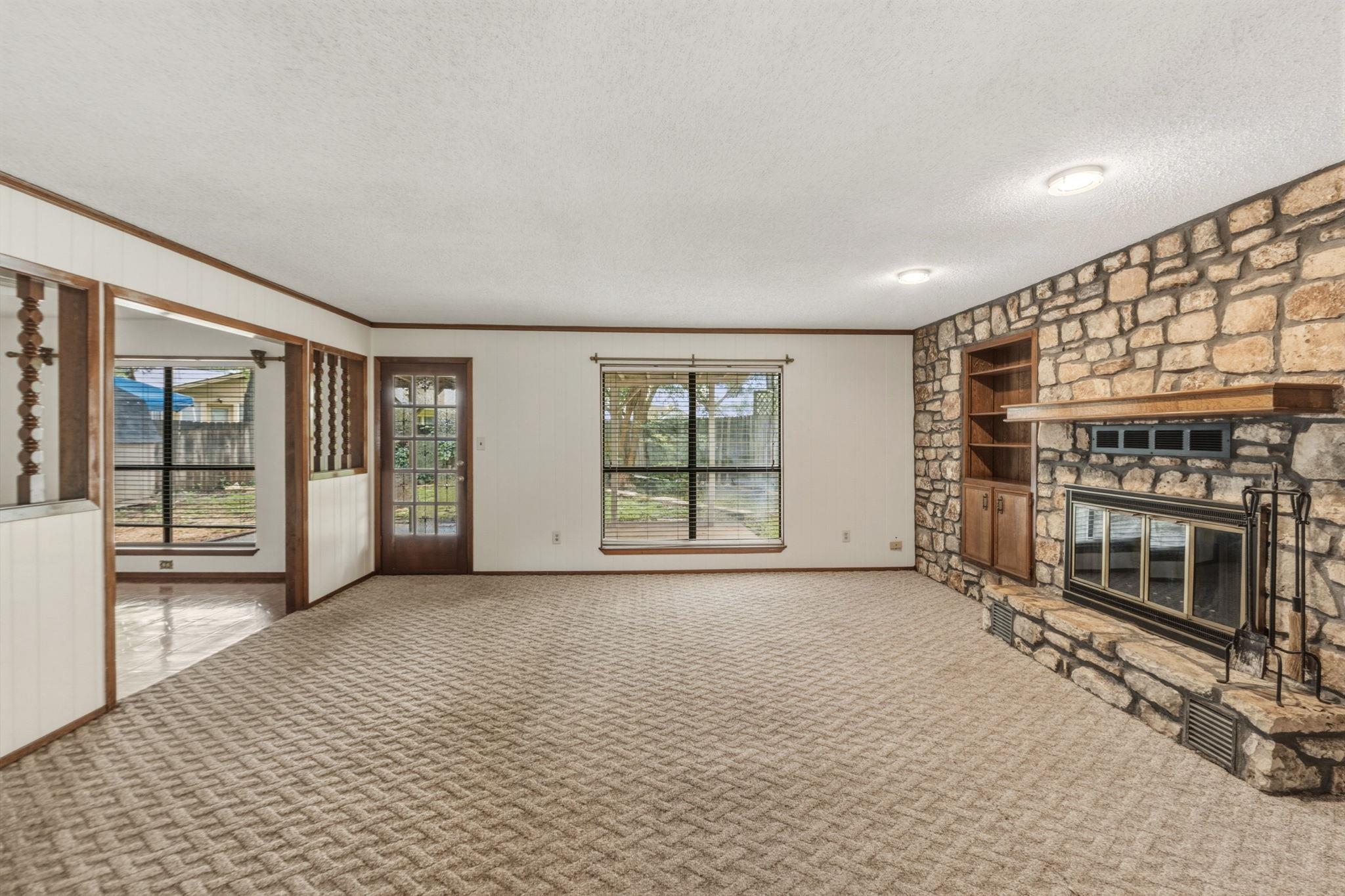 1303 Creekview DR — photo 4