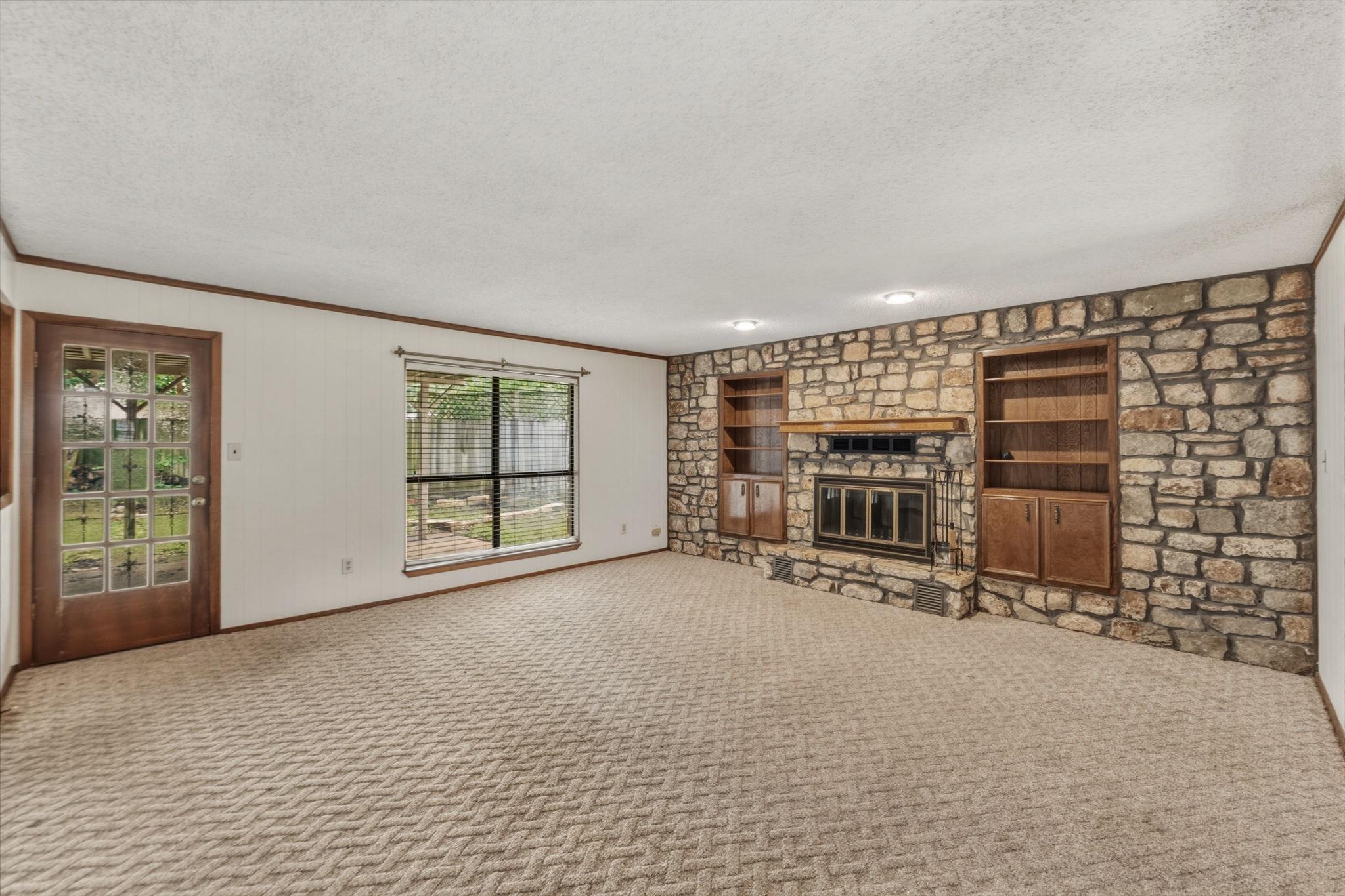 1303 Creekview DR — photo 5