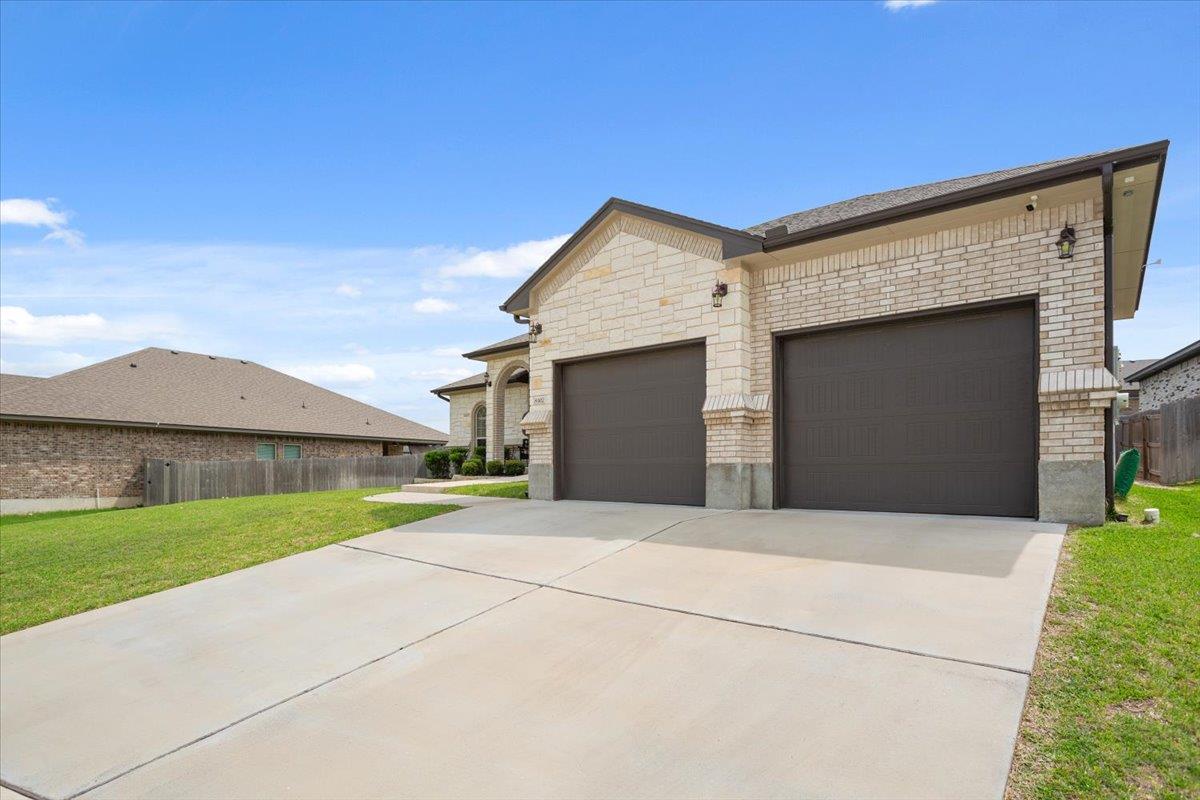 8302 Ginny LN — photo 3