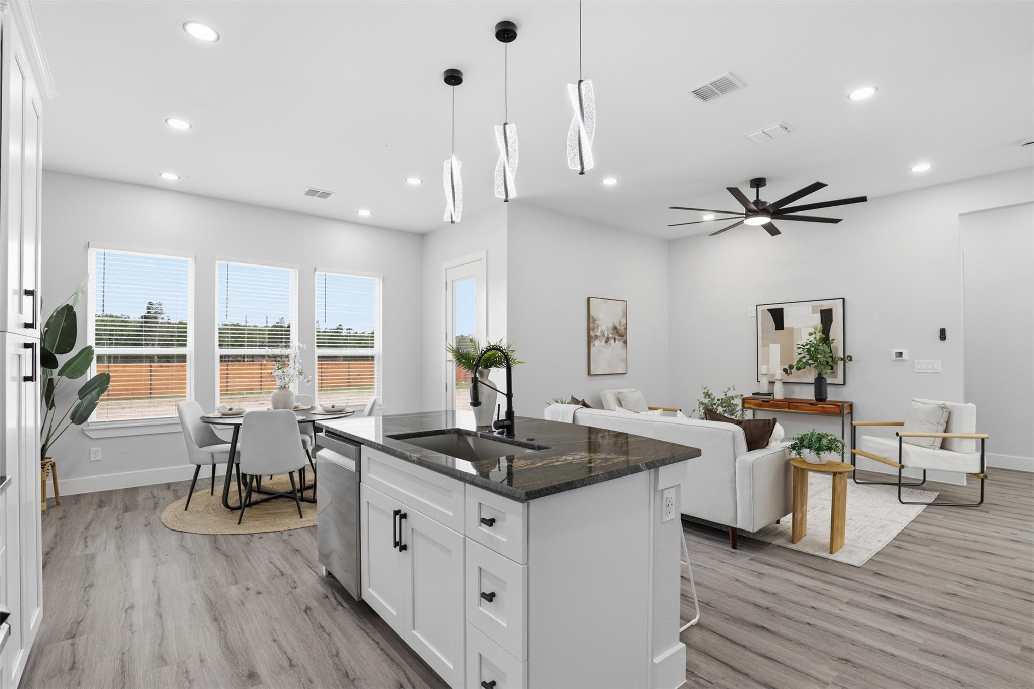 113 Los Robles RD — photo 3