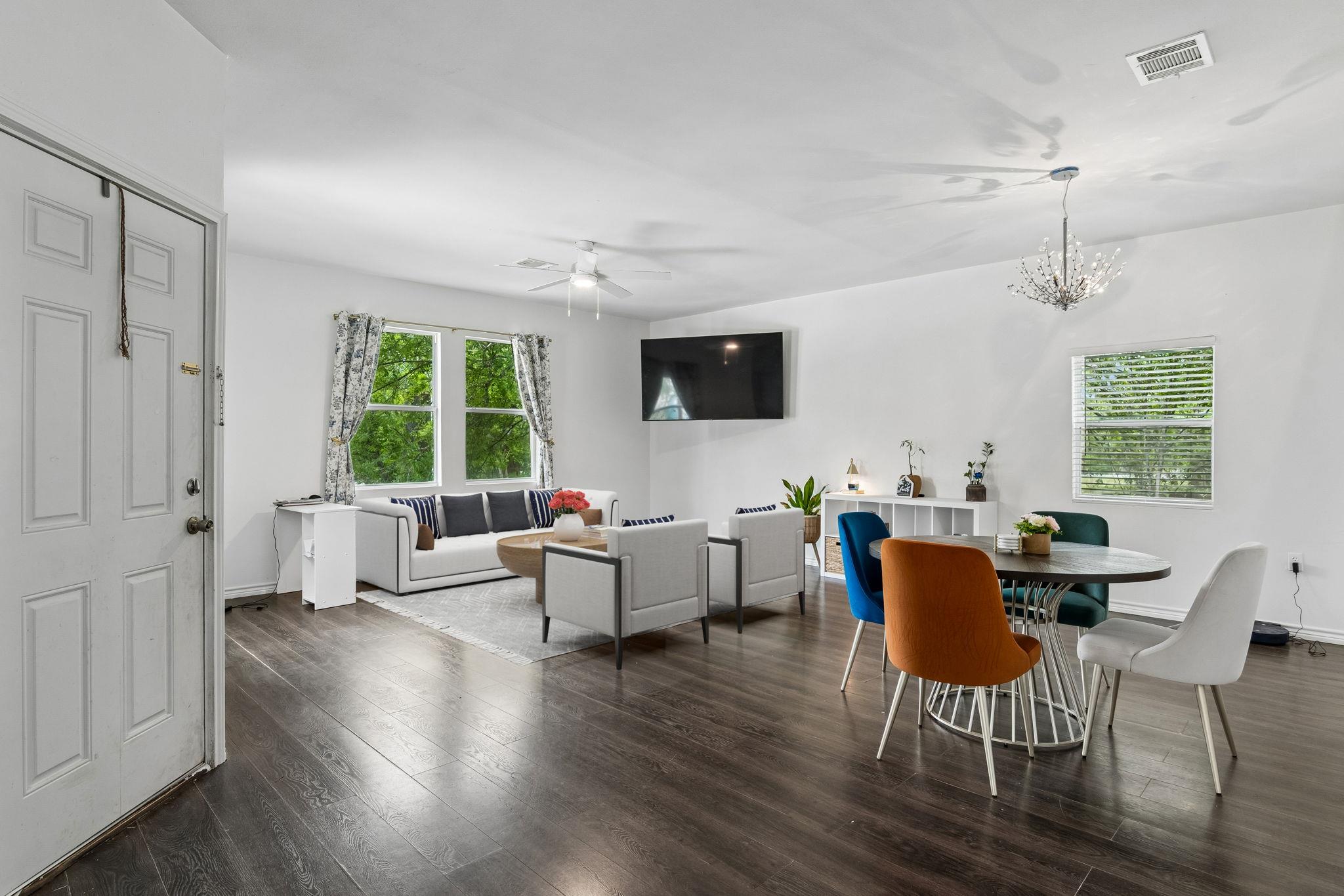810 Lamar ST — photo 3