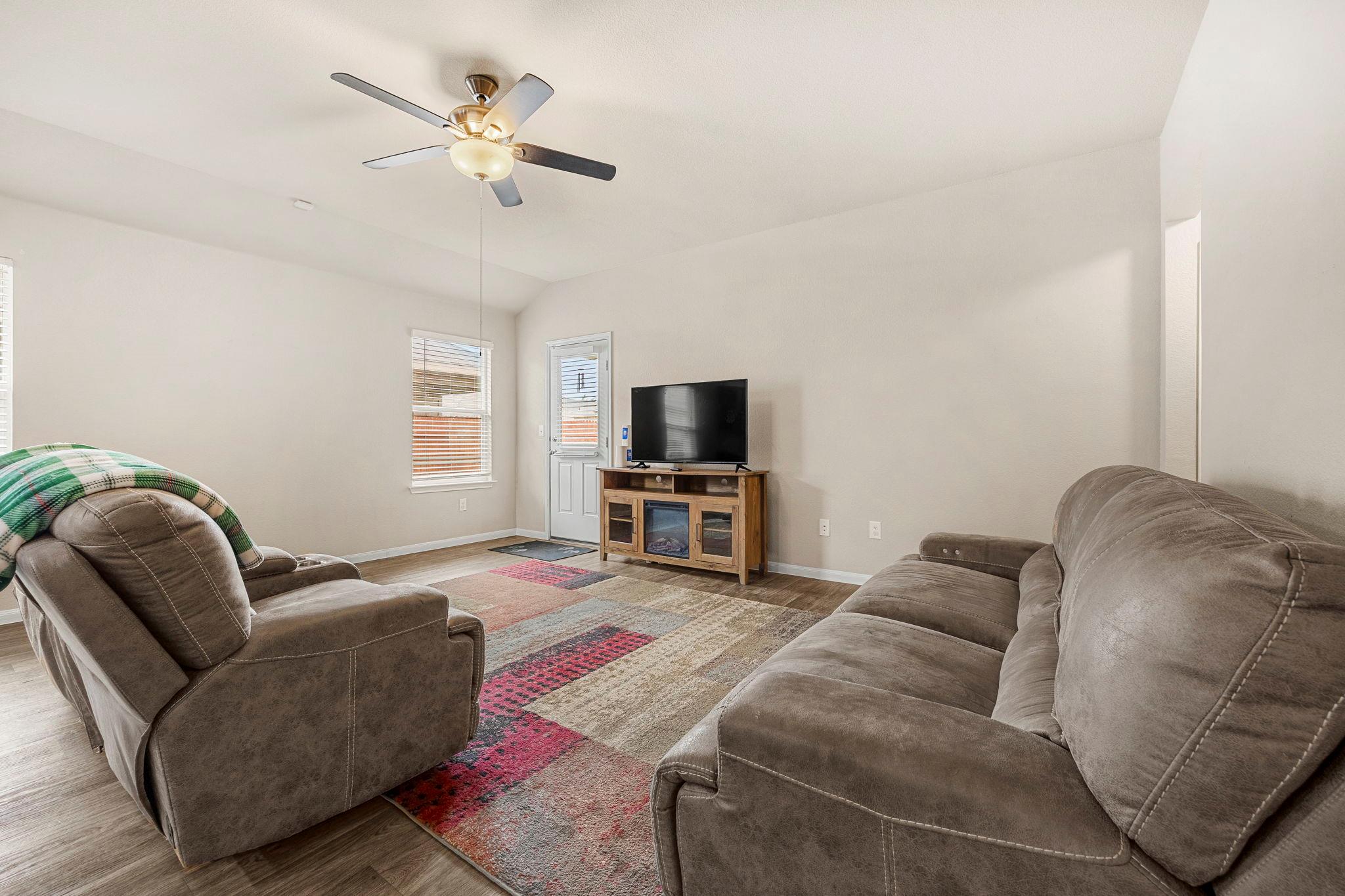 3308 Braun WAY — photo 4